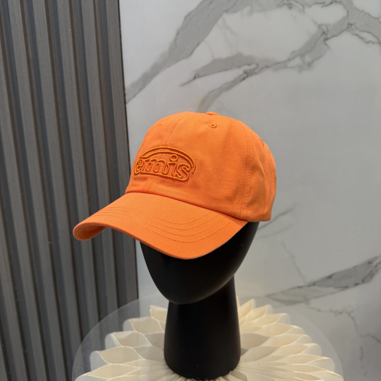 韩国潮牌emis 新款棒球帽，emis的帽子真的有种魔力 就是每一个都好看，完全不挑脸型的 每个都想买 