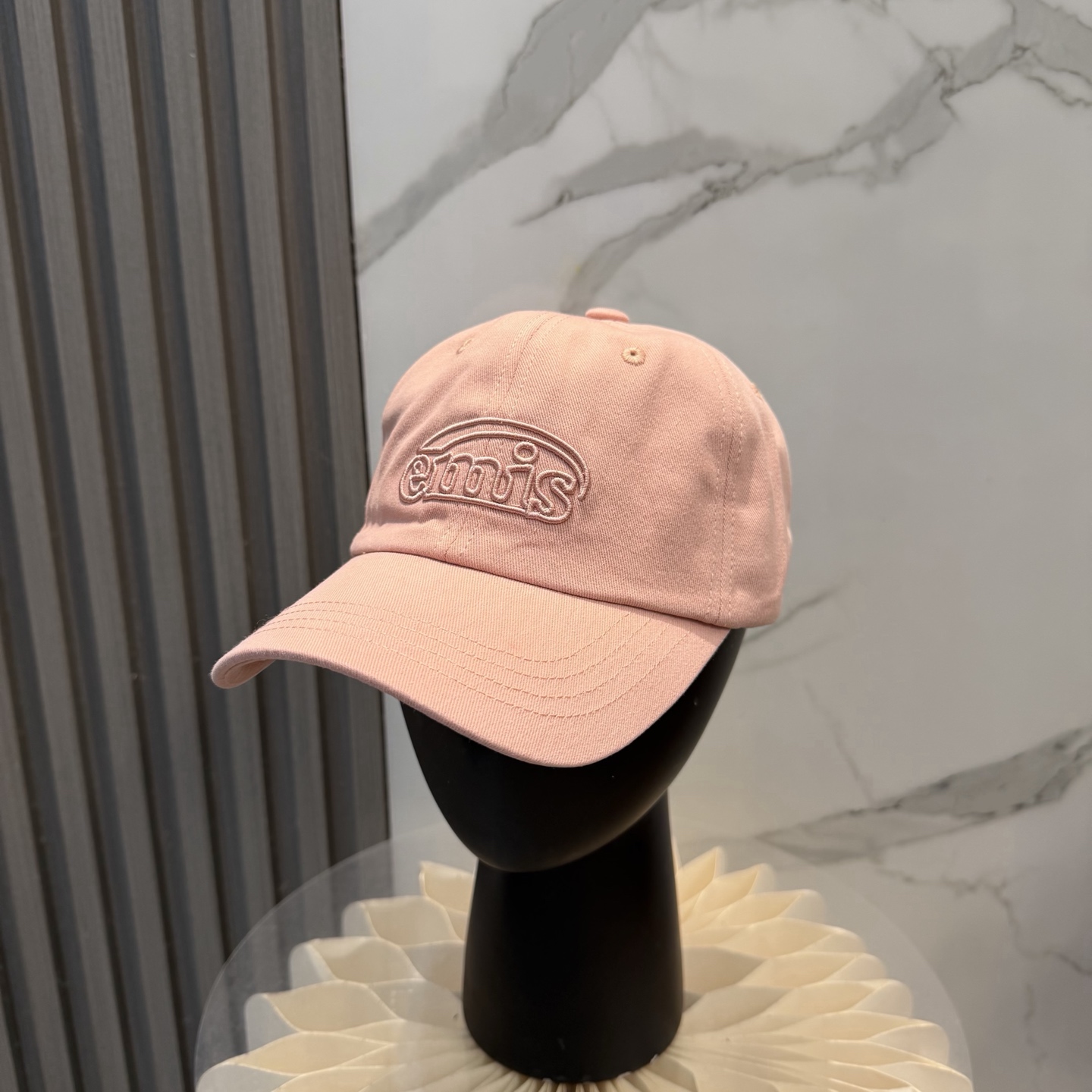 韩国潮牌emis 新款棒球帽，emis的帽子真的有种魔力 就是每一个都好看，完全不挑脸型的 每个都想买 