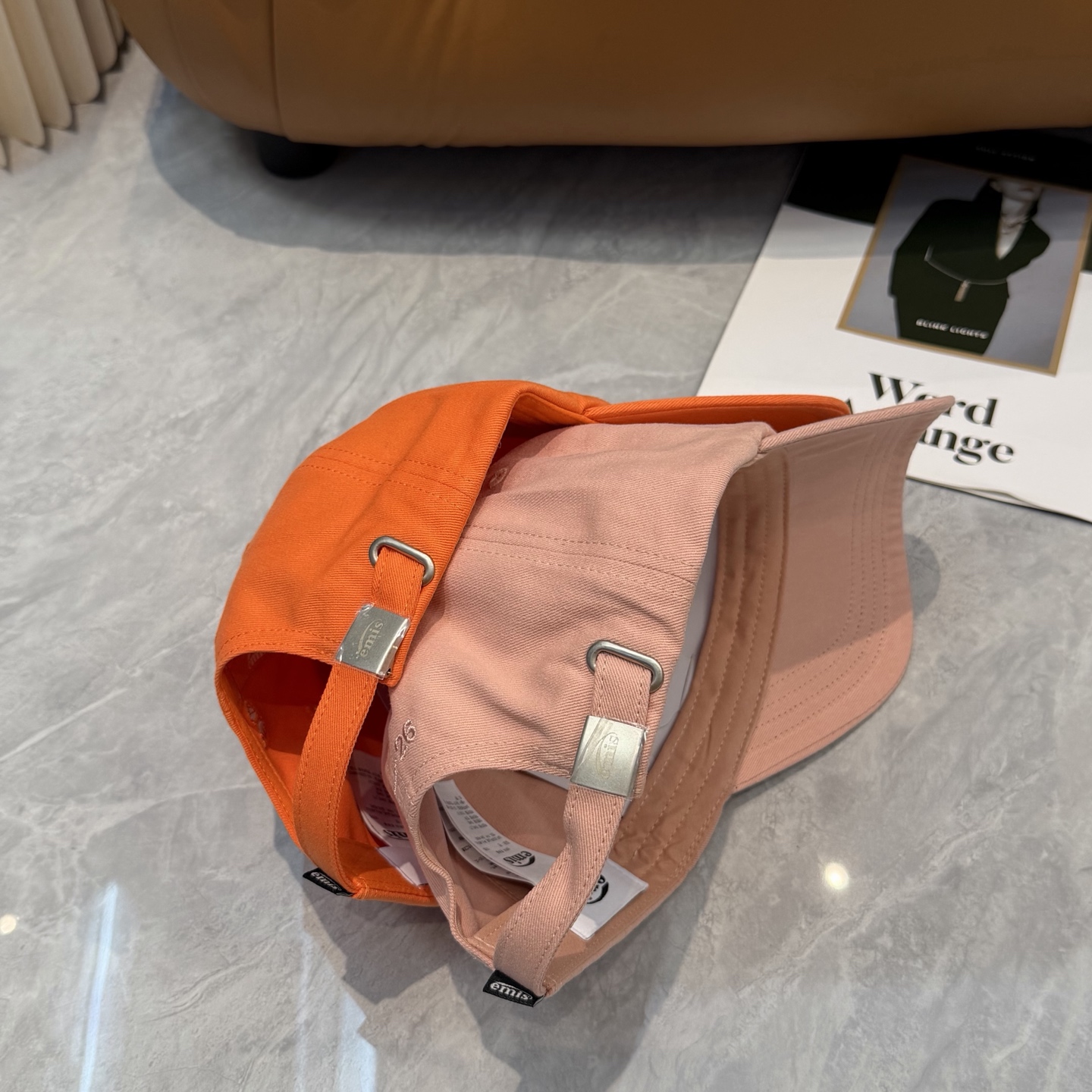 韩国潮牌emis 新款棒球帽，emis的帽子真的有种魔力 就是每一个都好看，完全不挑脸型的 每个都想买 