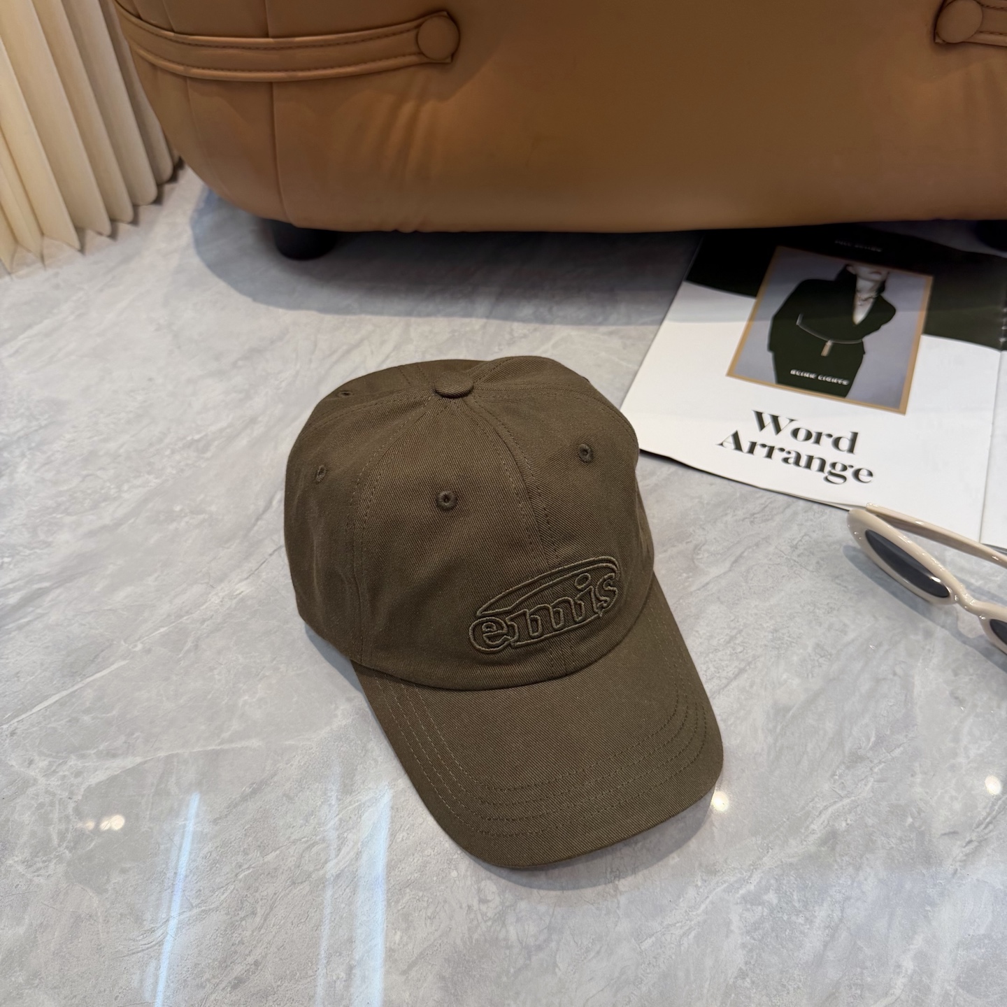 韩国潮牌emis 新款棒球帽，emis的帽子真的有种魔力 就是每一个都好看，完全不挑脸型的 每个都想买 