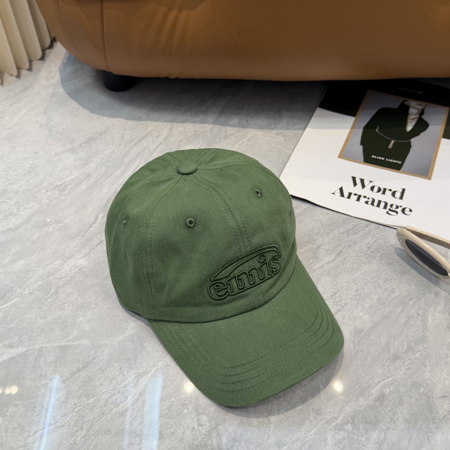 韩国潮牌emis 新款棒球帽，emis的帽子真的有种魔力 就是每一个都好看，完全不挑脸型的 每个都想买 