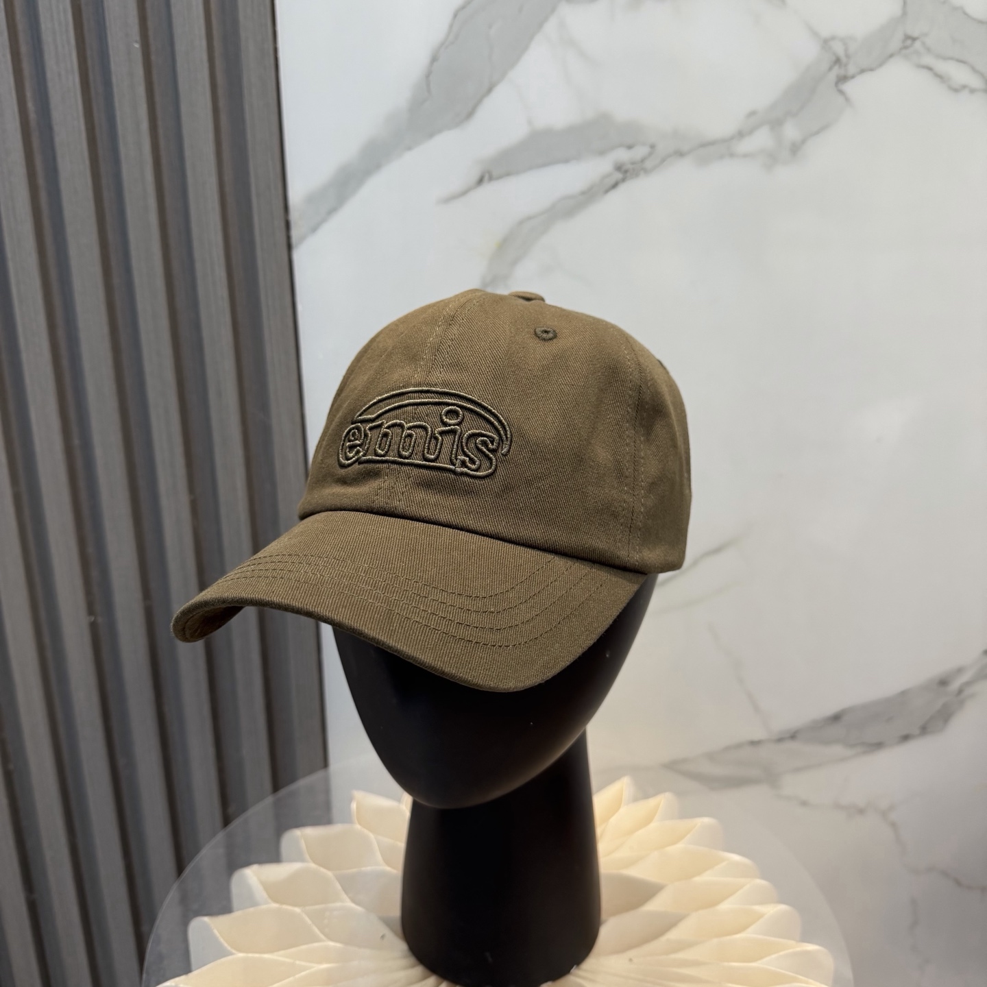 韩国潮牌emis 新款棒球帽，emis的帽子真的有种魔力 就是每一个都好看，完全不挑脸型的 每个都想买 