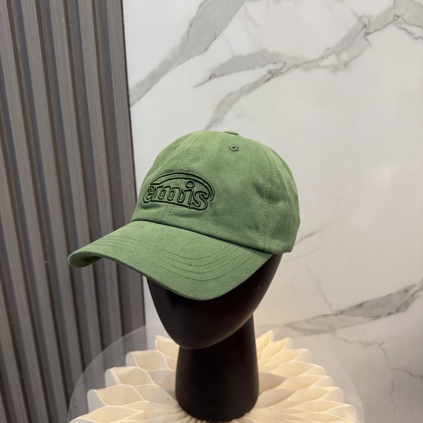 韩国潮牌emis 新款棒球帽，emis的帽子真的有种魔力 就是每一个都好看，完全不挑脸型的 每个都想买 