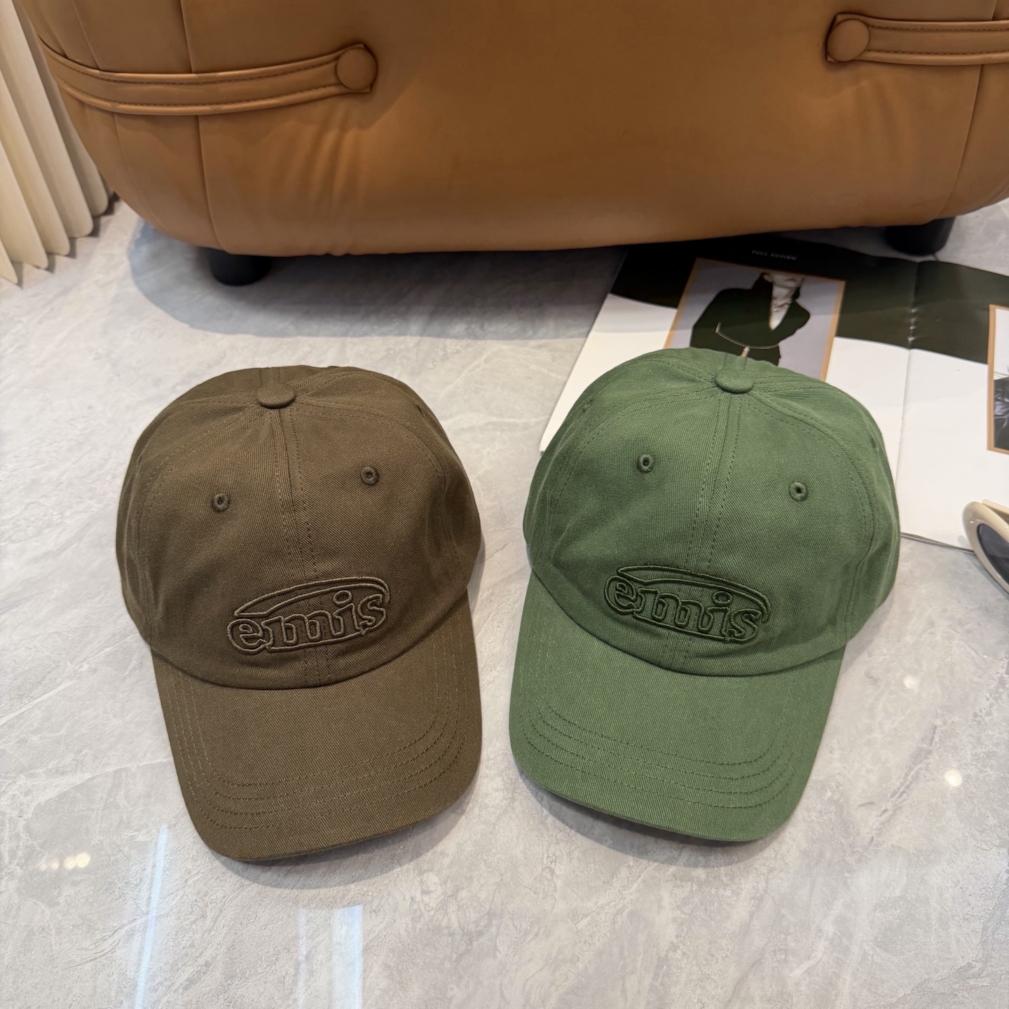 韩国潮牌emis 新款棒球帽，emis的帽子真的有种魔力 就是每一个都好看，完全不挑脸型的 每个都想买 