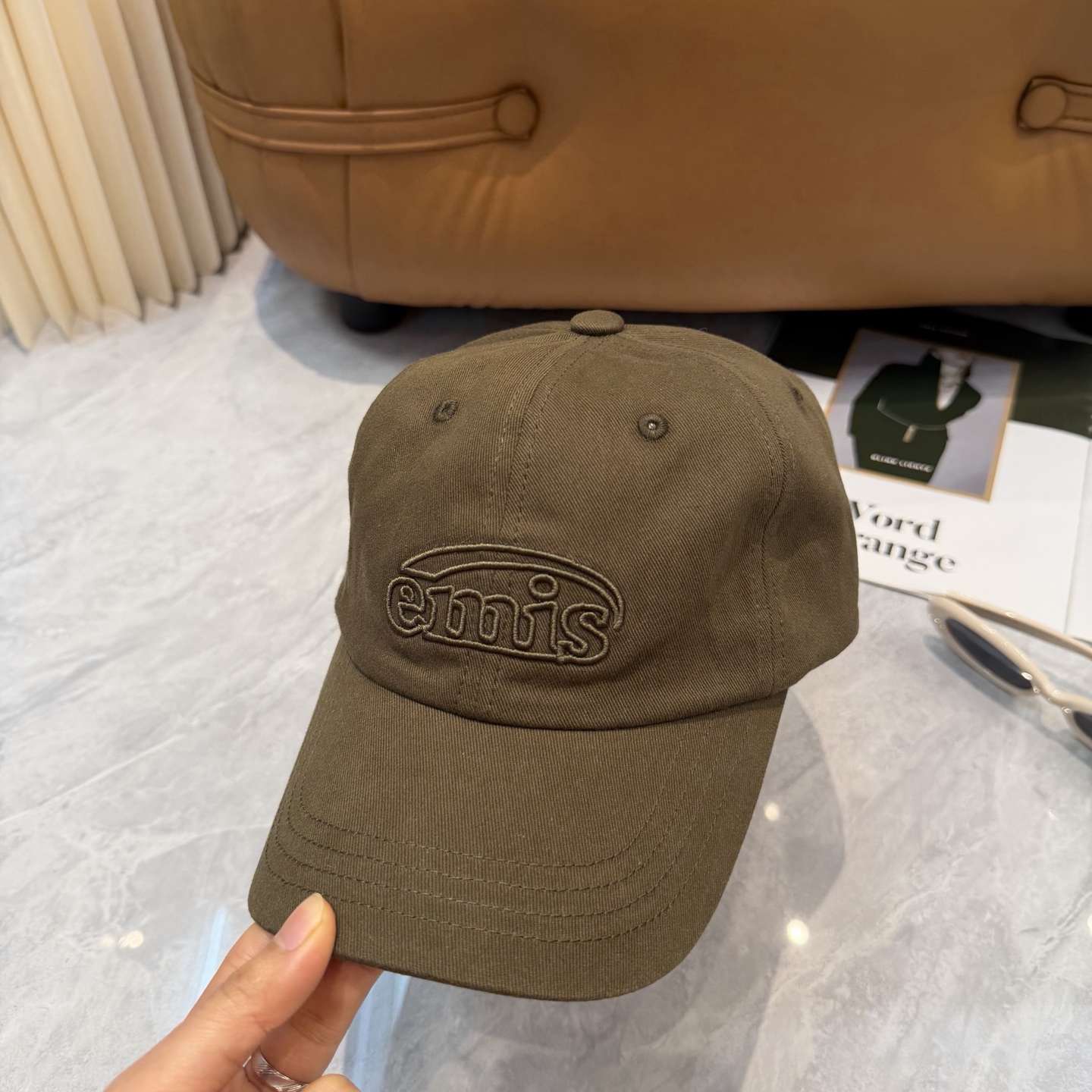 韩国潮牌emis 新款棒球帽，emis的帽子真的有种魔力 就是每一个都好看，完全不挑脸型的 每个都想买 