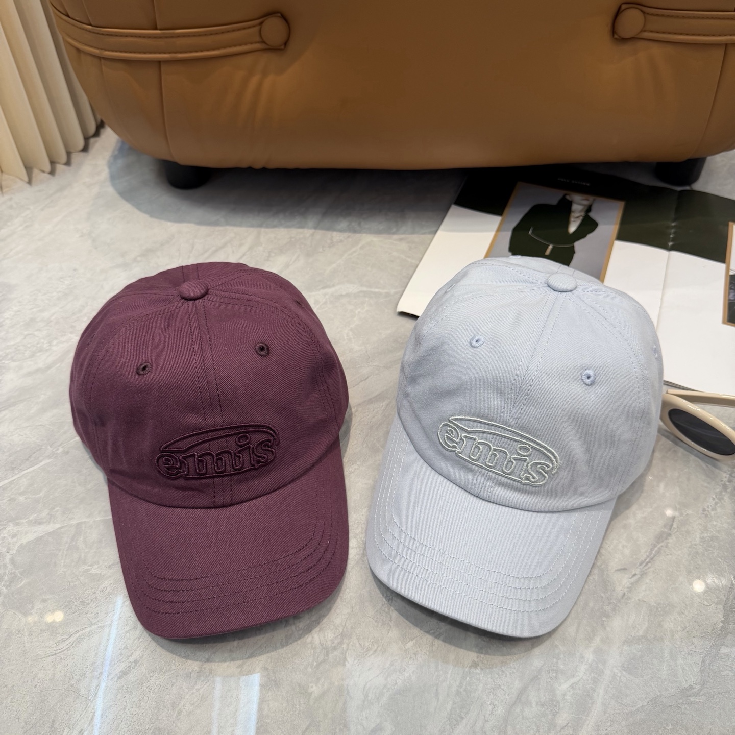 韩国潮牌emis 新款棒球帽，emis的帽子真的有种魔力 就是每一个都好看，完全不挑脸型的 每个都想买 