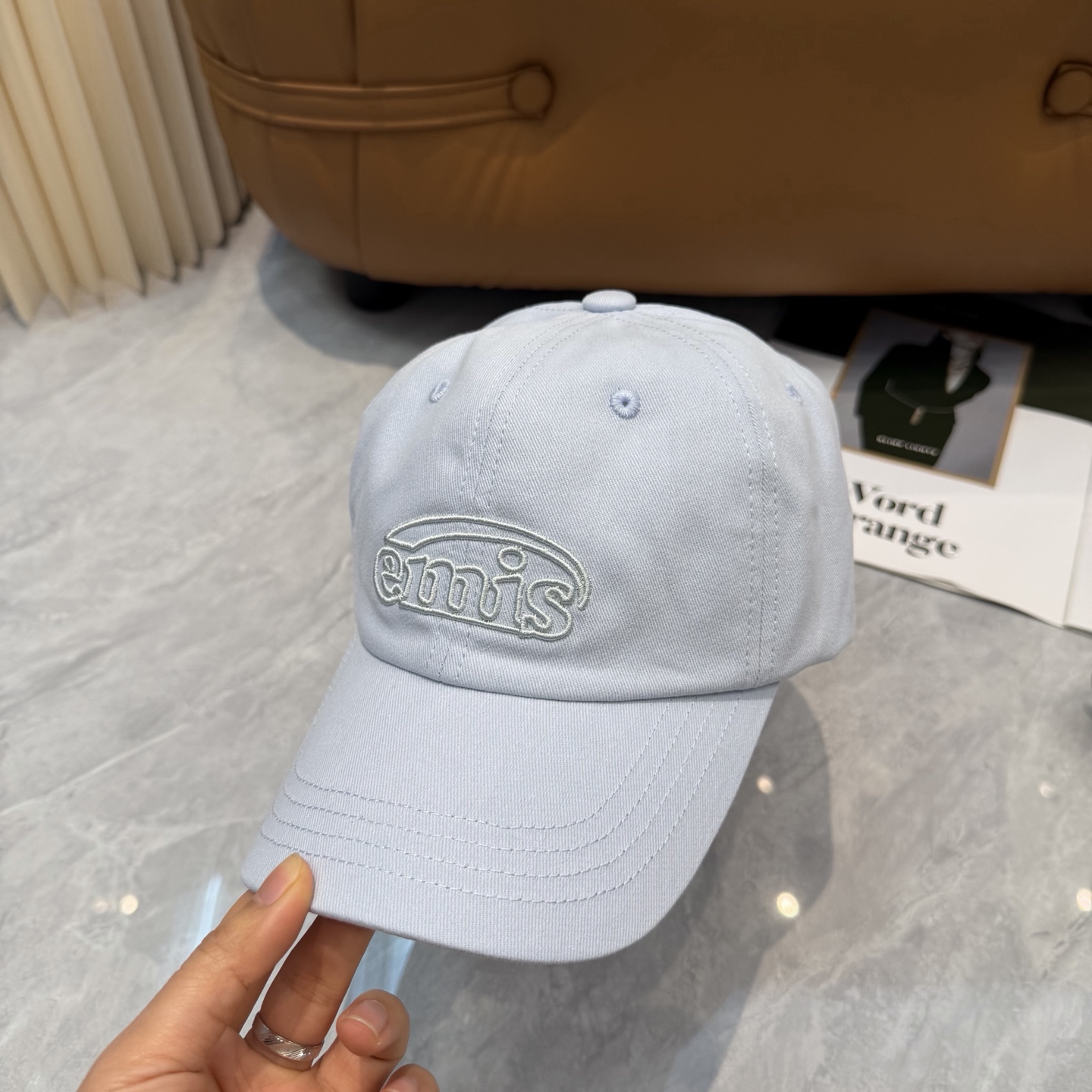 韩国潮牌emis 新款棒球帽，emis的帽子真的有种魔力 就是每一个都好看，完全不挑脸型的 每个都想买 