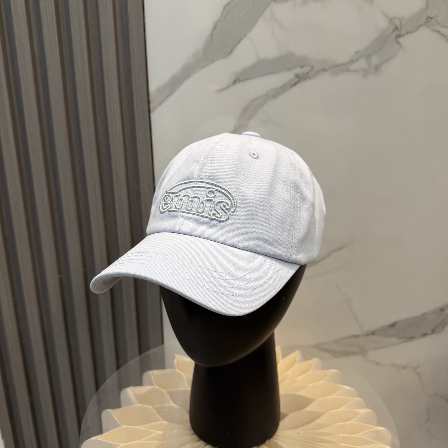 韩国潮牌emis 新款棒球帽，emis的帽子真的有种魔力 就是每一个都好看，完全不挑脸型的 每个都想买 