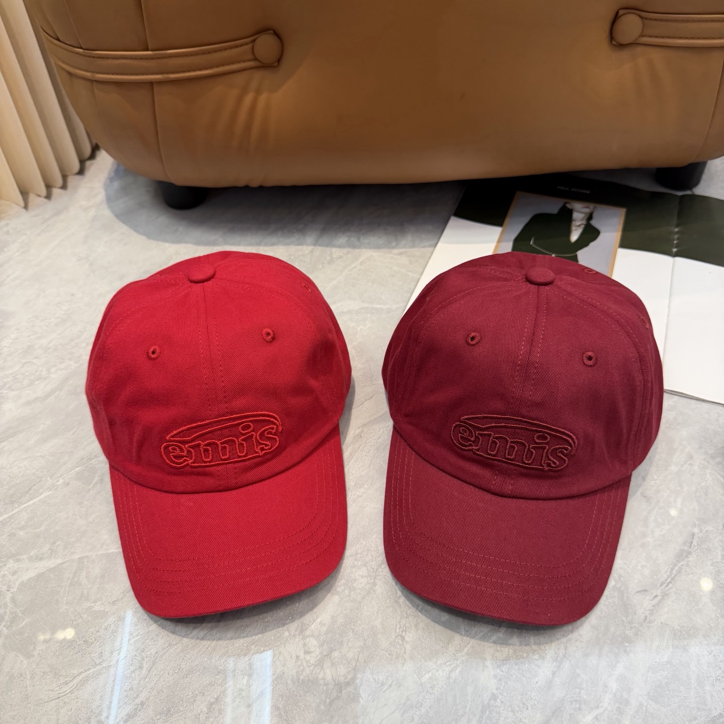 韩国潮牌emis 新款棒球帽，emis的帽子真的有种魔力 就是每一个都好看，完全不挑脸型的 每个都想买 