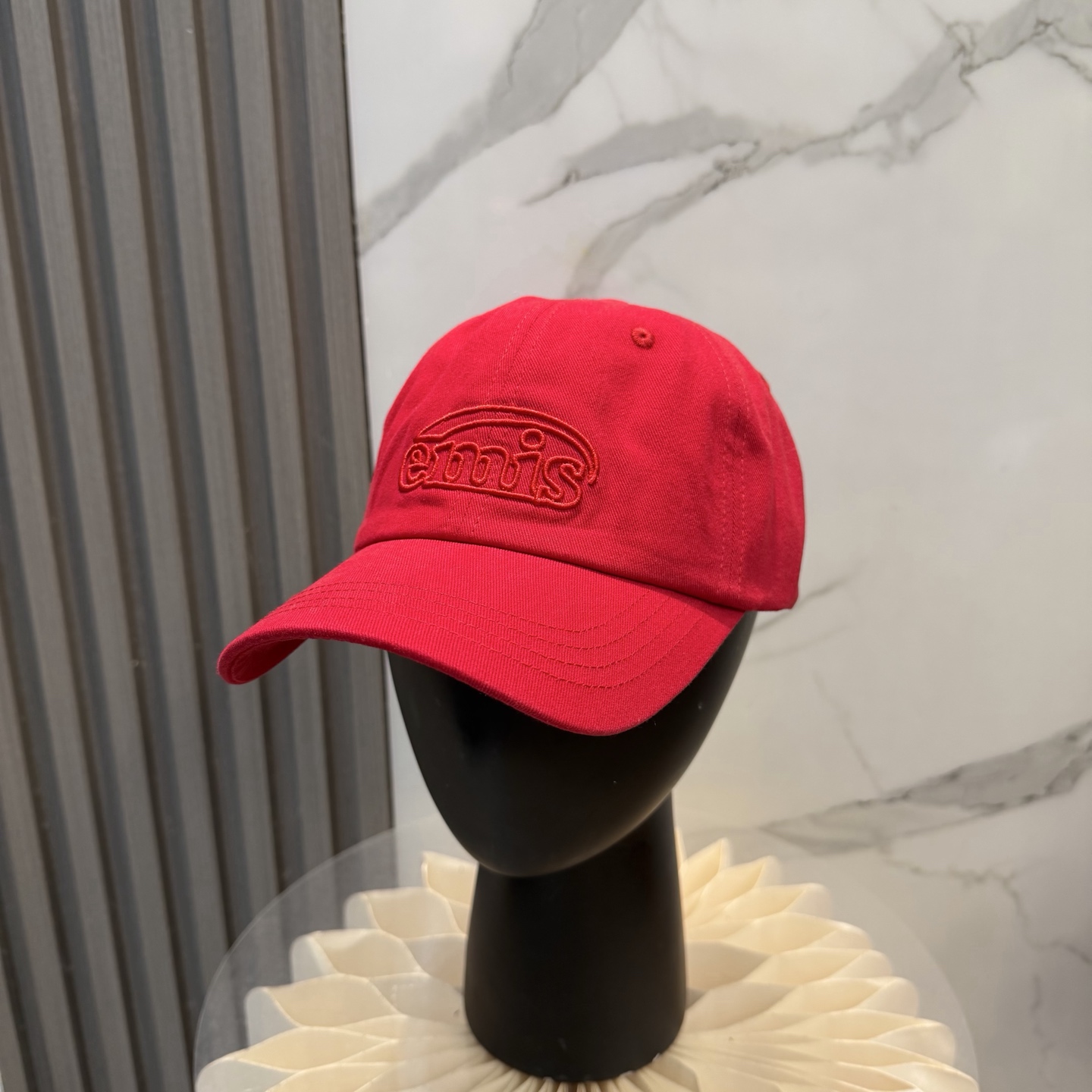 韩国潮牌emis 新款棒球帽，emis的帽子真的有种魔力 就是每一个都好看，完全不挑脸型的 每个都想买 