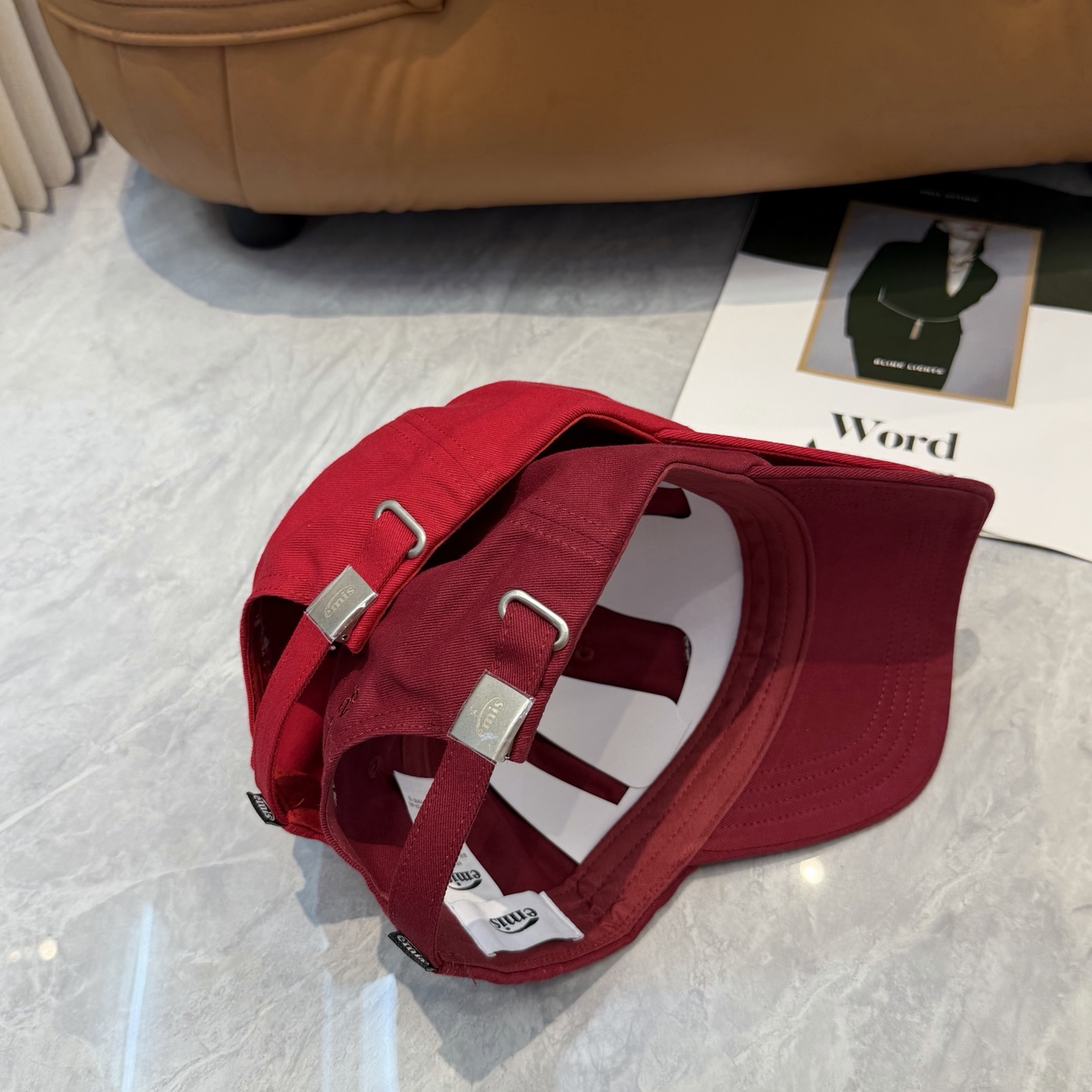 韩国潮牌emis 新款棒球帽，emis的帽子真的有种魔力 就是每一个都好看，完全不挑脸型的 每个都想买 