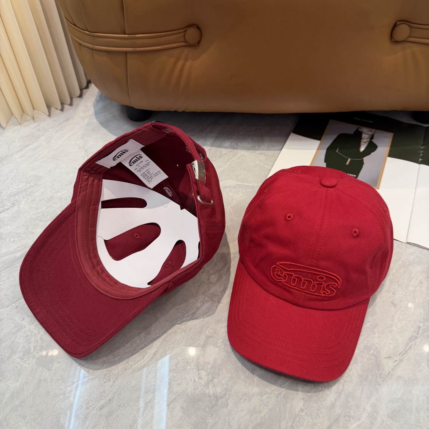 韩国潮牌emis 新款棒球帽，emis的帽子真的有种魔力 就是每一个都好看，完全不挑脸型的 每个都想买 