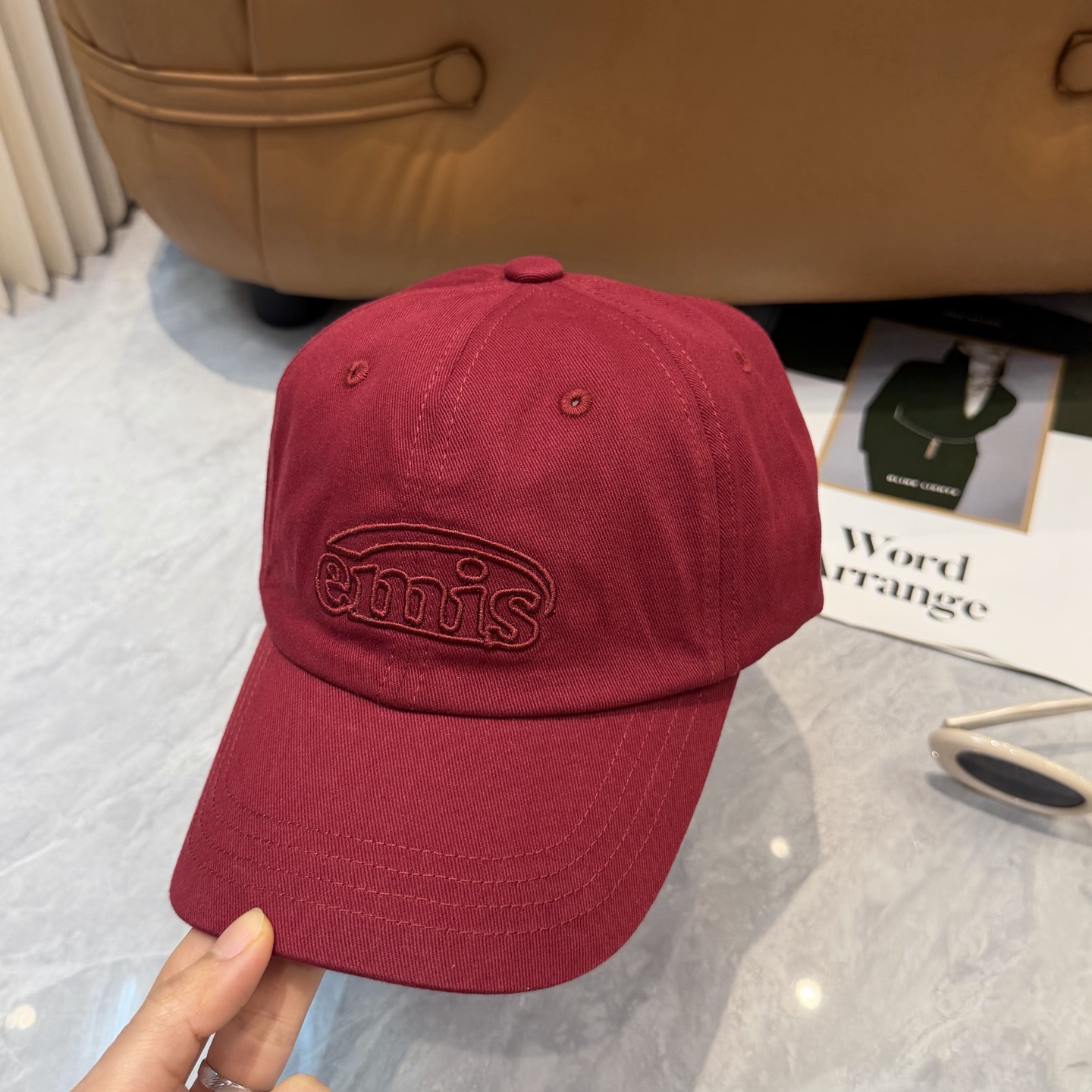 韩国潮牌emis 新款棒球帽，emis的帽子真的有种魔力 就是每一个都好看，完全不挑脸型的 每个都想买 