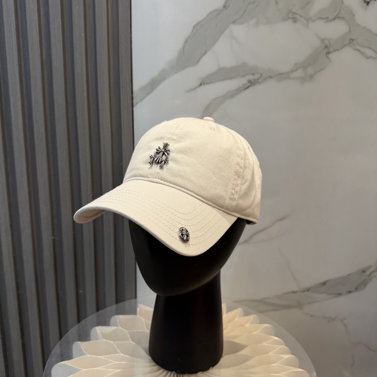 克罗心 🆕🆕新款棒球帽，个性时尚经典十字架标志，休闲带点酷酷的感觉，中性款男女同款！超好搭！头围:56-