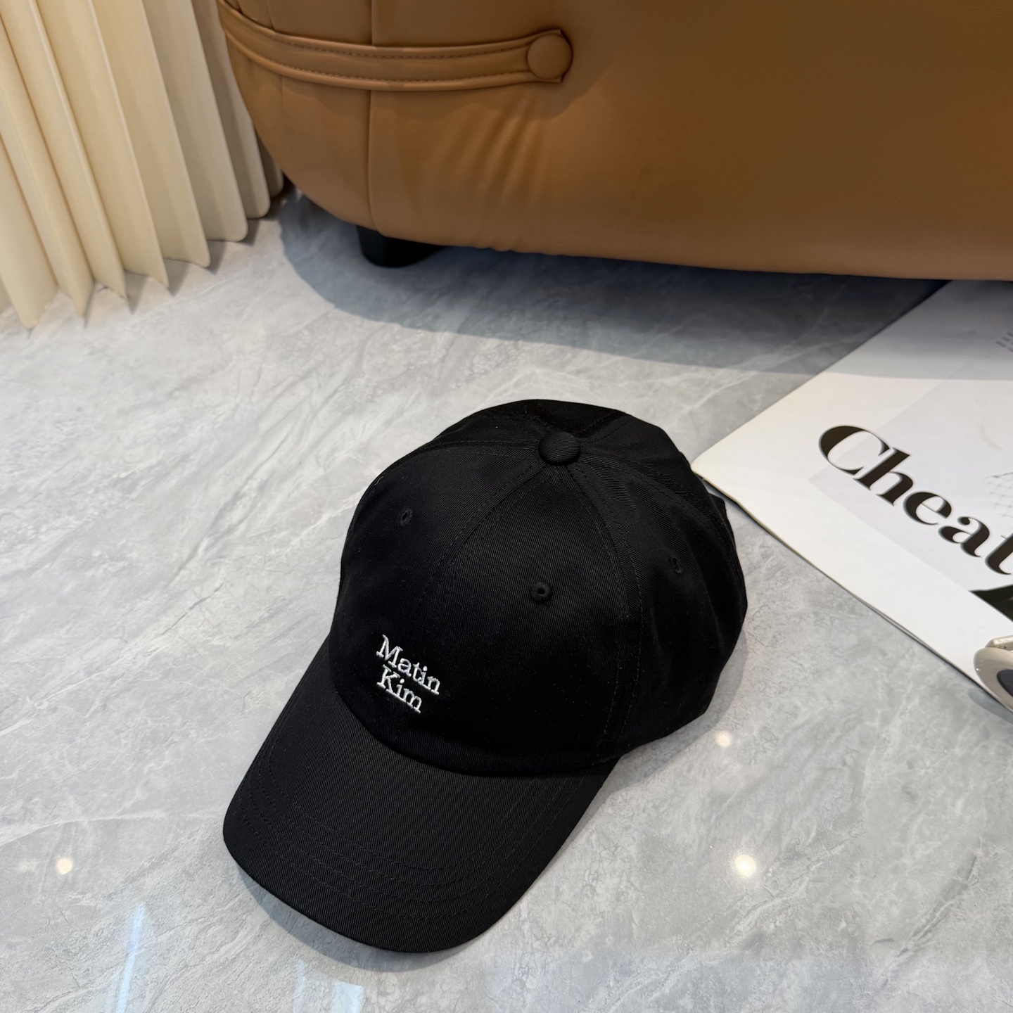 韩国大热的Matin Kim刺绣棒球帽🧢上新啦！最近超爱这款刺绣棒球帽每个色都很好看日常通勤、运动都合适