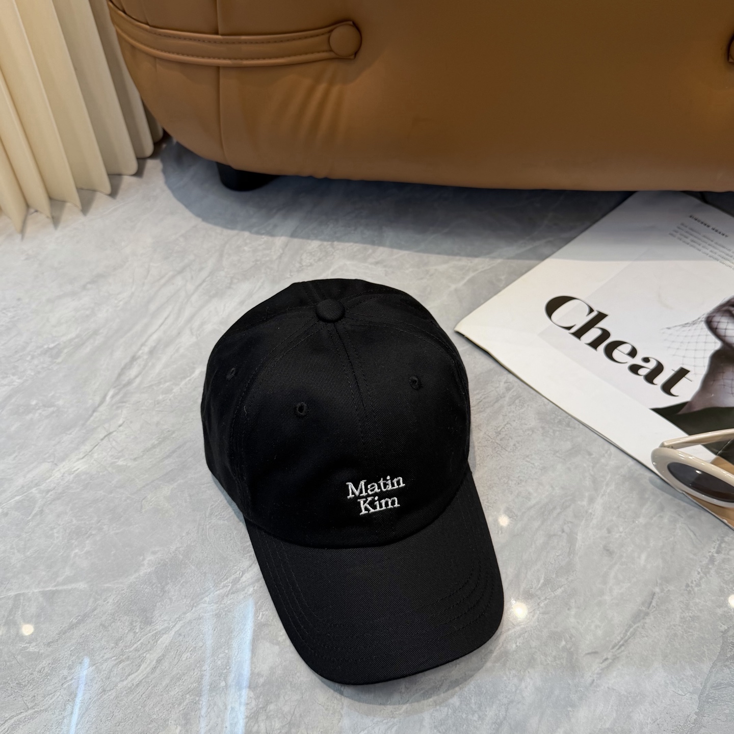 韩国大热的Matin Kim刺绣棒球帽🧢上新啦！最近超爱这款刺绣棒球帽每个色都很好看日常通勤、运动都合适
