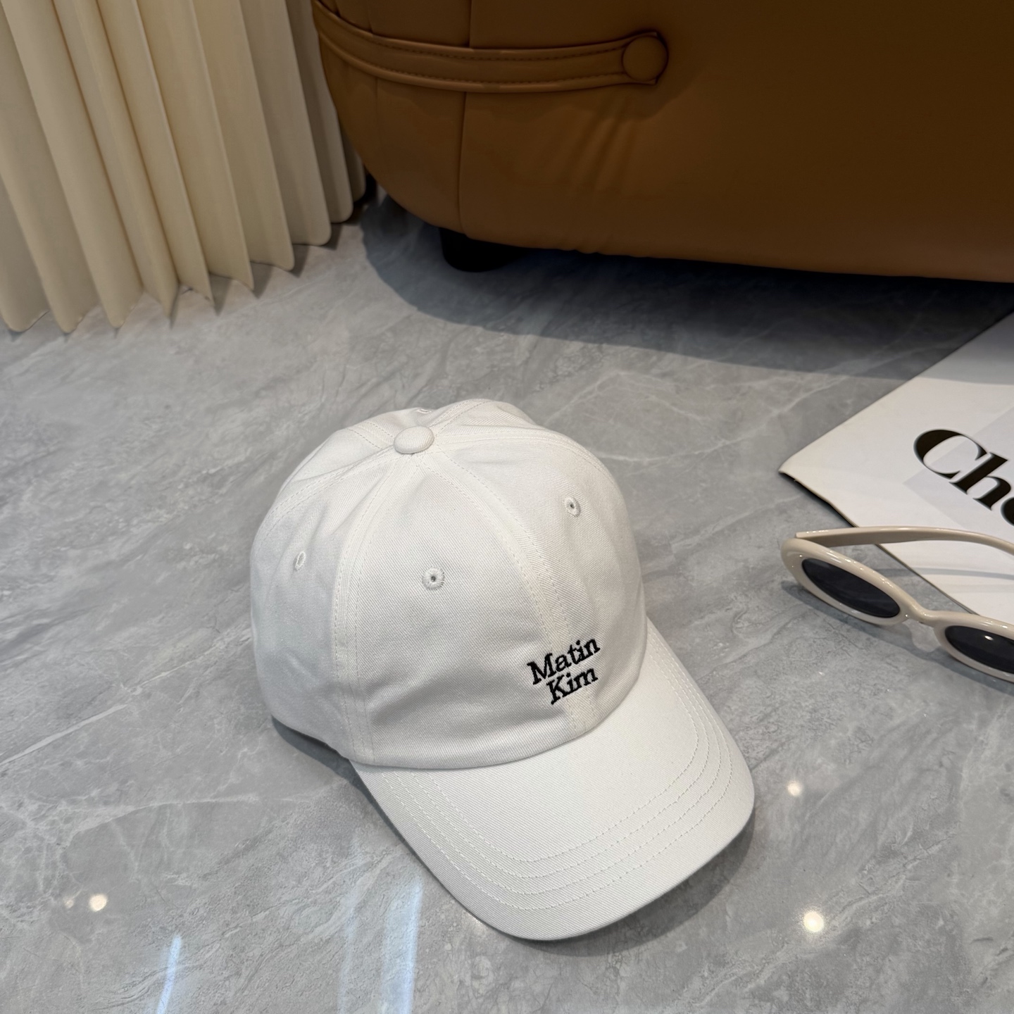 韩国大热的Matin Kim刺绣棒球帽🧢上新啦！最近超爱这款刺绣棒球帽每个色都很好看日常通勤、运动都合适