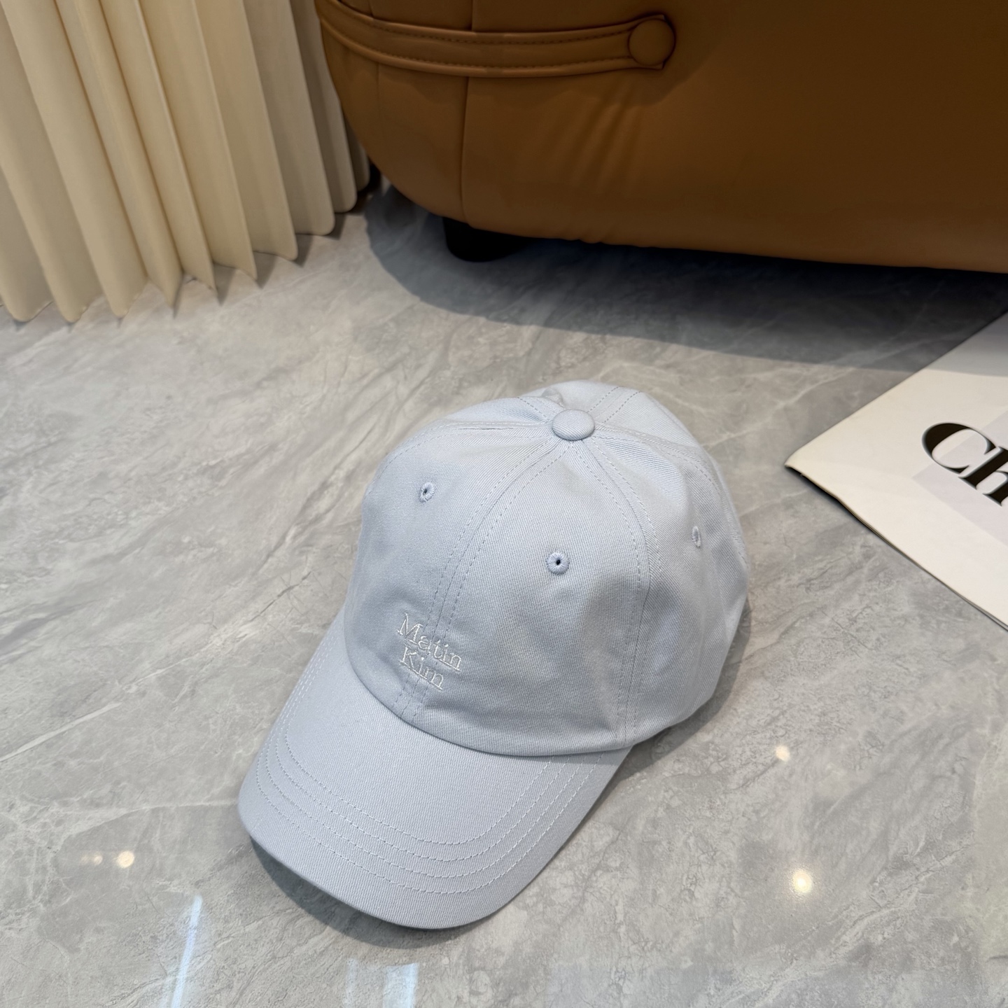 韩国大热的Matin Kim刺绣棒球帽🧢上新啦！最近超爱这款刺绣棒球帽每个色都很好看日常通勤、运动都合适