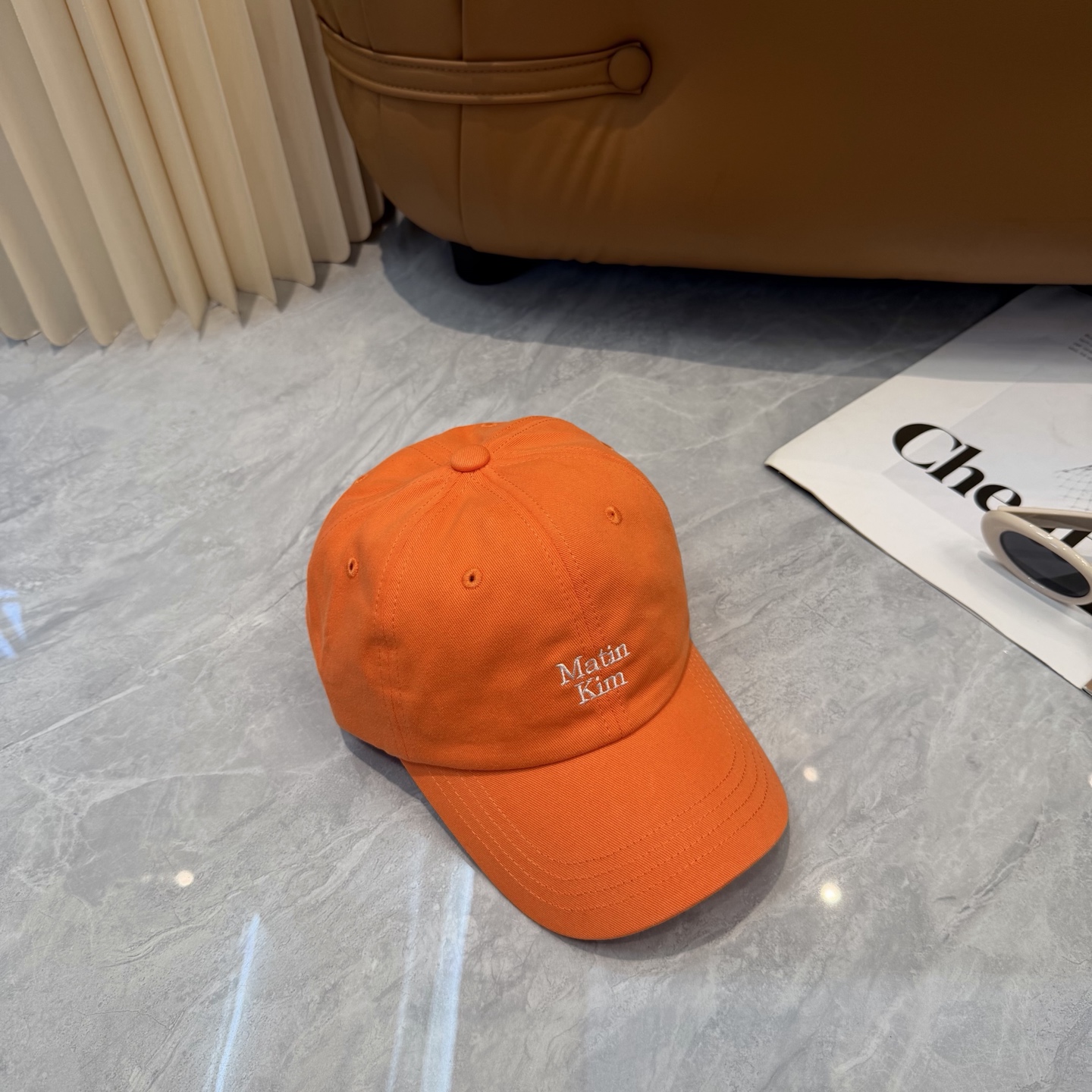 韩国大热的Matin Kim刺绣棒球帽🧢上新啦！最近超爱这款刺绣棒球帽每个色都很好看日常通勤、运动都合适