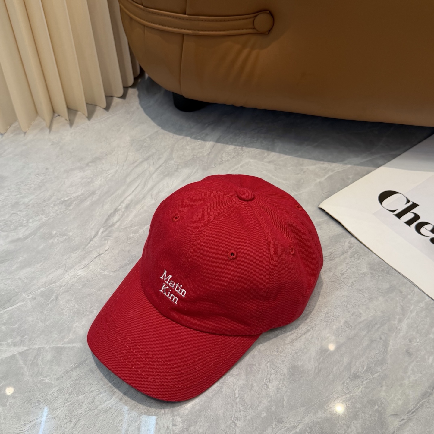 韩国大热的Matin Kim刺绣棒球帽🧢上新啦！最近超爱这款刺绣棒球帽每个色都很好看日常通勤、运动都合适