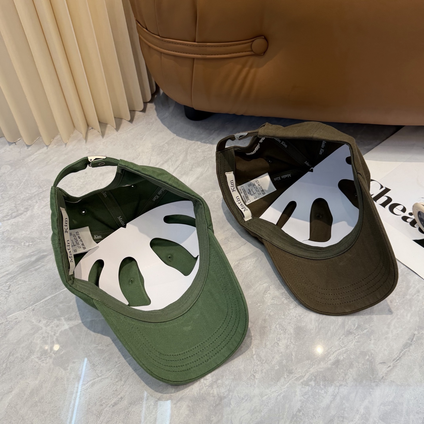 韩国大热的Matin Kim刺绣棒球帽🧢上新啦！最近超爱这款刺绣棒球帽每个色都很好看日常通勤、运动都合适