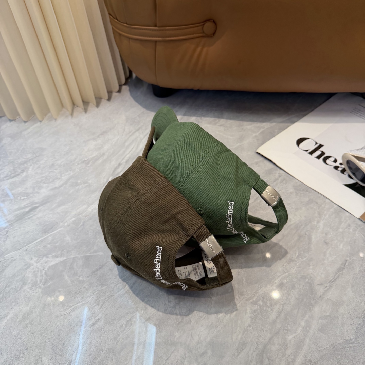 韩国大热的Matin Kim刺绣棒球帽🧢上新啦！最近超爱这款刺绣棒球帽每个色都很好看日常通勤、运动都合适