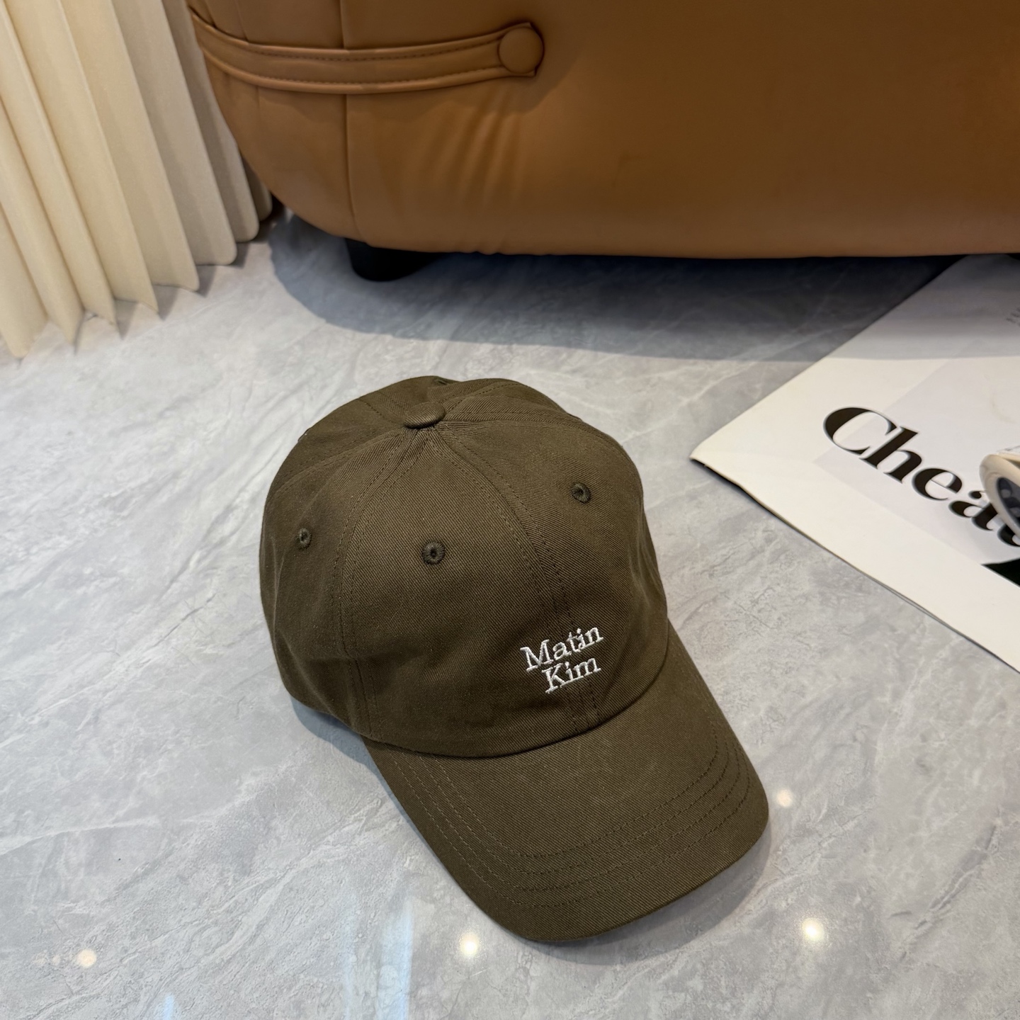 韩国大热的Matin Kim刺绣棒球帽🧢上新啦！最近超爱这款刺绣棒球帽每个色都很好看日常通勤、运动都合适