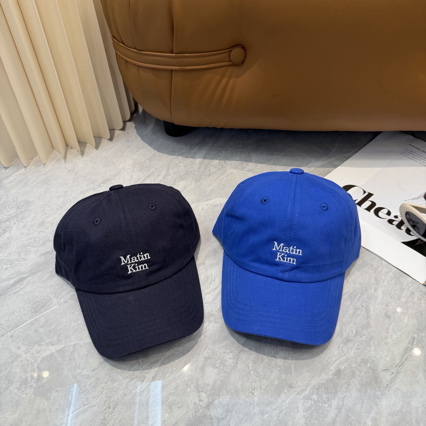韩国大热的Matin Kim刺绣棒球帽🧢上新啦！最近超爱这款刺绣棒球帽每个色都很好看日常通勤、运动都合适