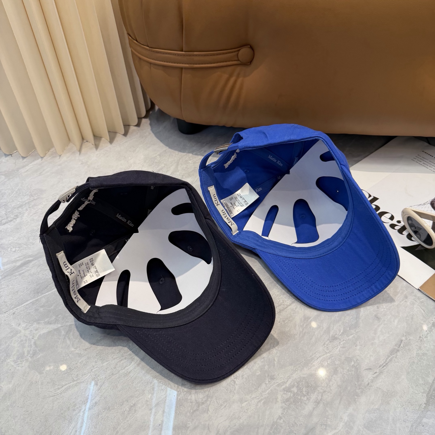 韩国大热的Matin Kim刺绣棒球帽🧢上新啦！最近超爱这款刺绣棒球帽每个色都很好看日常通勤、运动都合适
