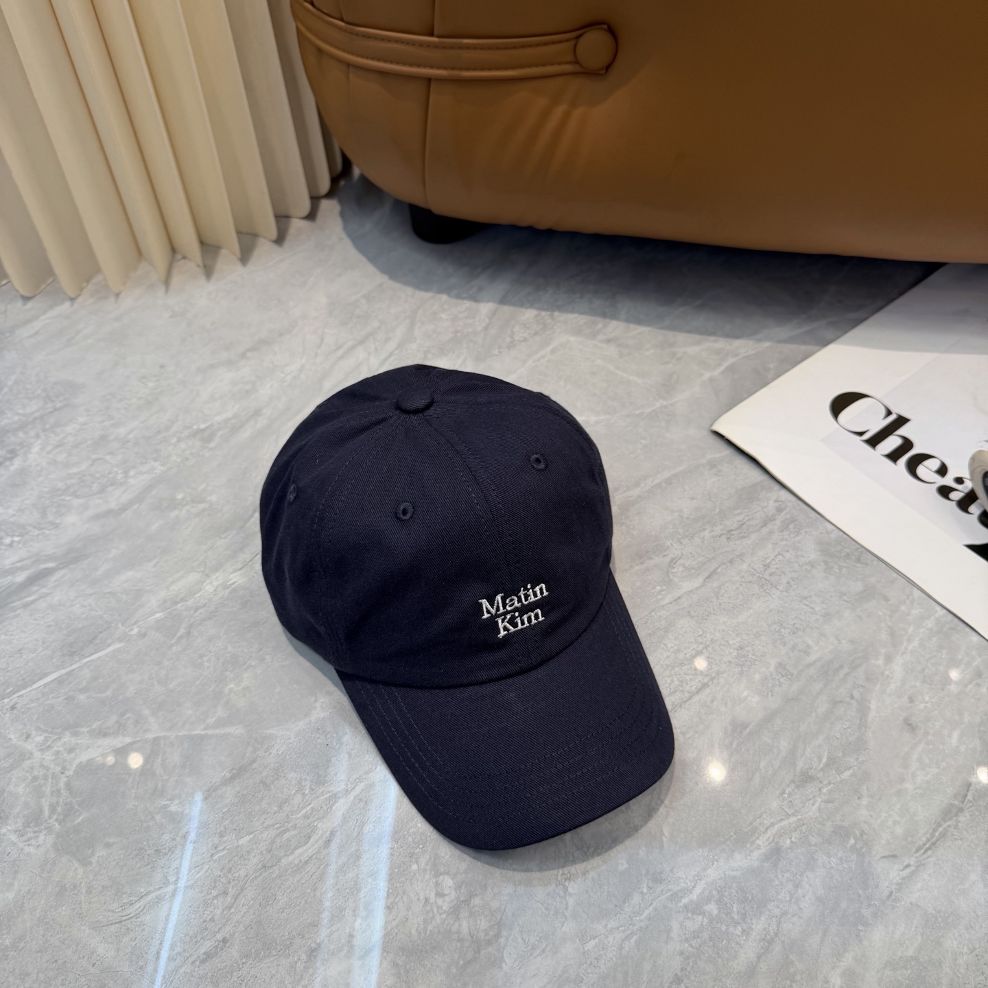 韩国大热的Matin Kim刺绣棒球帽🧢上新啦！最近超爱这款刺绣棒球帽每个色都很好看日常通勤、运动都合适