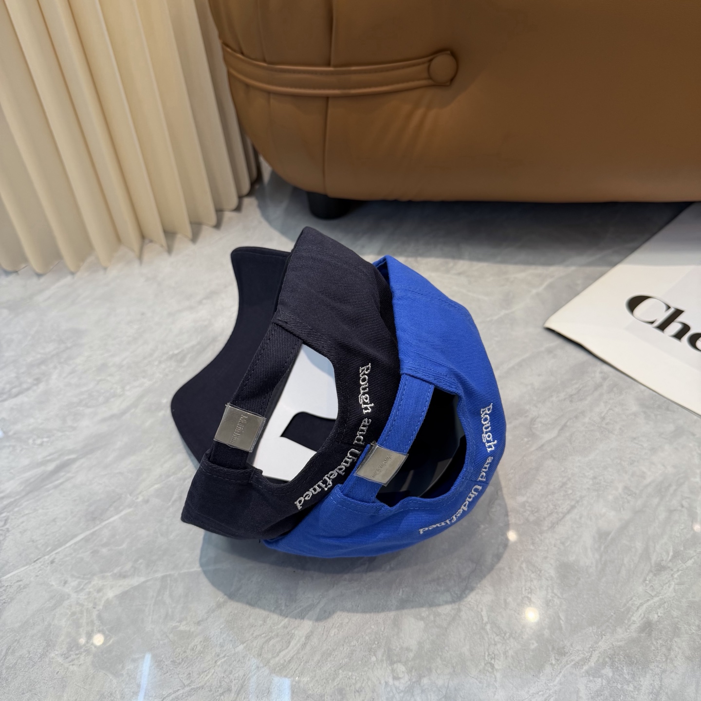 韩国大热的Matin Kim刺绣棒球帽🧢上新啦！最近超爱这款刺绣棒球帽每个色都很好看日常通勤、运动都合适