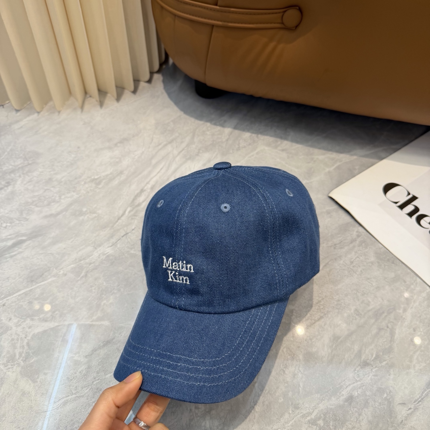 韩国大热的Matin Kim刺绣棒球帽🧢上新啦！最近超爱这款刺绣棒球帽每个色都很好看日常通勤、运动都合适