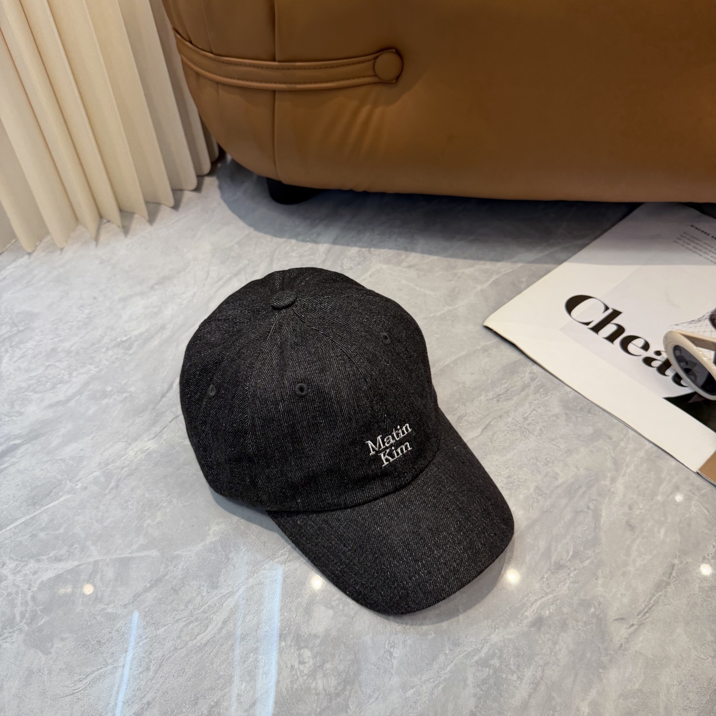 韩国大热的Matin Kim刺绣棒球帽🧢上新啦！最近超爱这款刺绣棒球帽每个色都很好看日常通勤、运动都合适