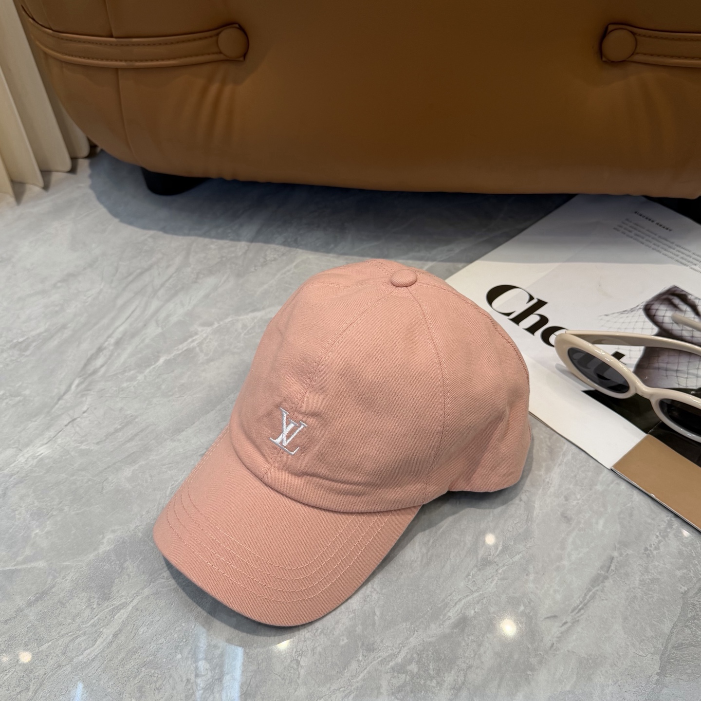 路易威登棒球帽LouisVuitton👒😍新款LV棒球帽，重工打造♥完美刺绣，高端大气，百搭款🤗男女通用