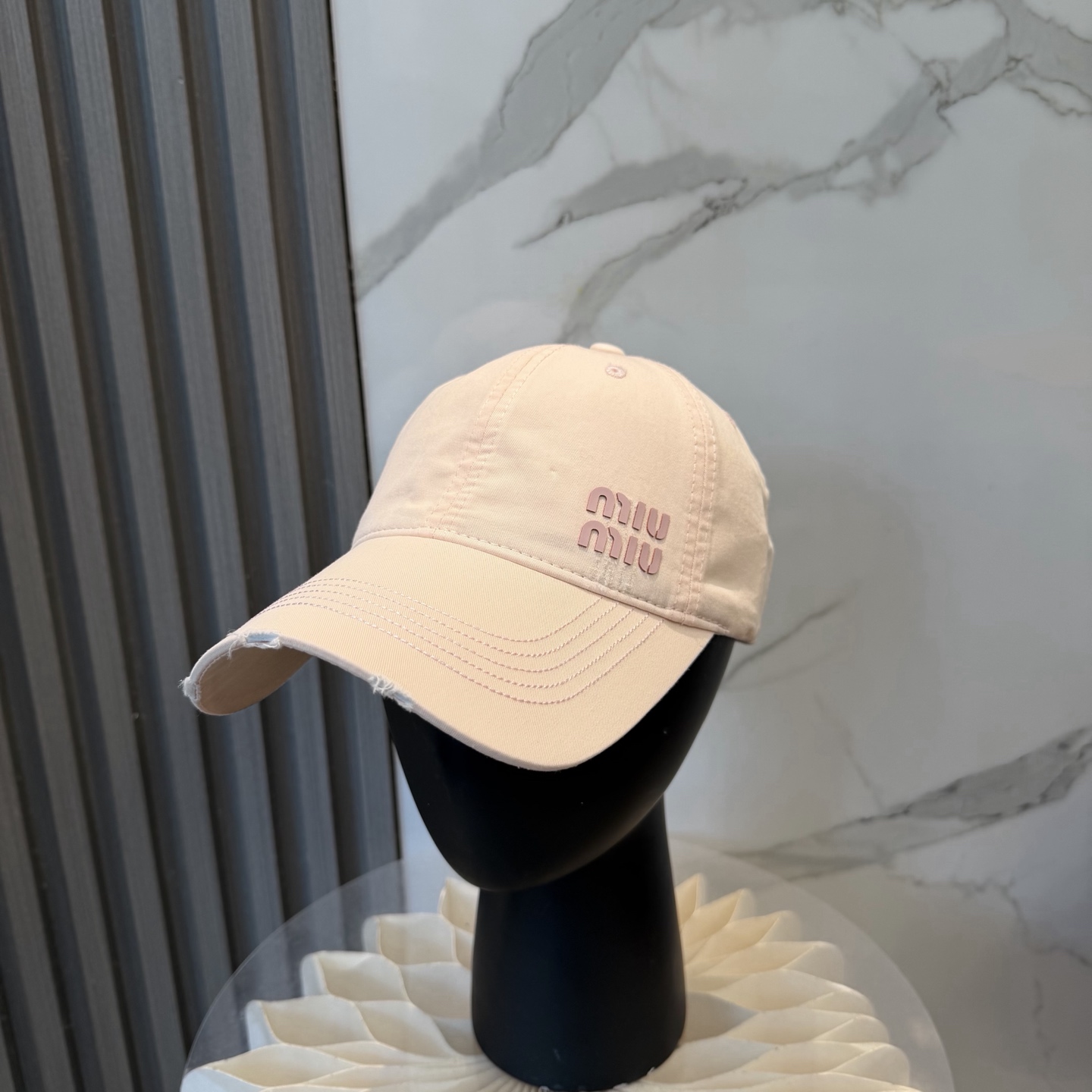miumiu🌟缪缪春夏新款棒球帽🧢防晒显脸小氛围感穿搭必入！爆款棒球帽 巨百搭✓