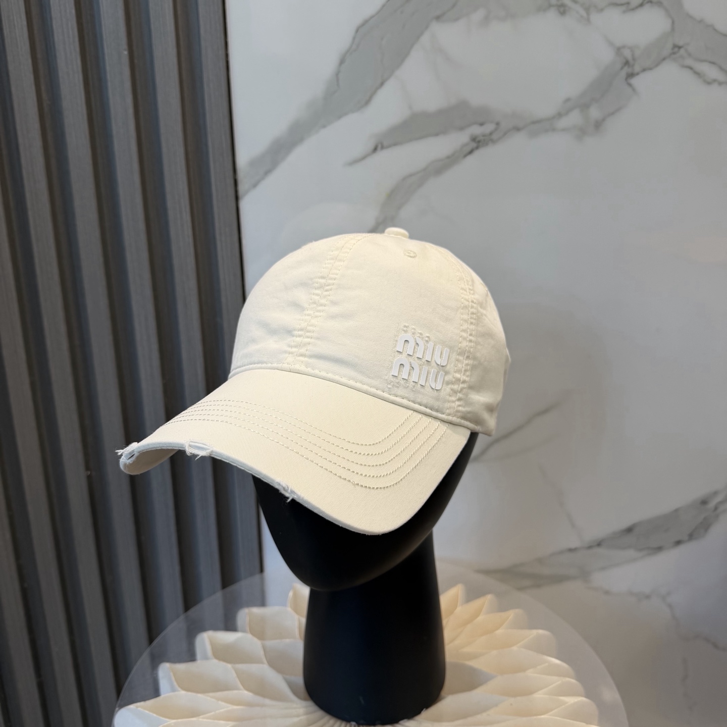 miumiu🌟缪缪春夏新款棒球帽🧢防晒显脸小氛围感穿搭必入！爆款棒球帽 巨百搭✓