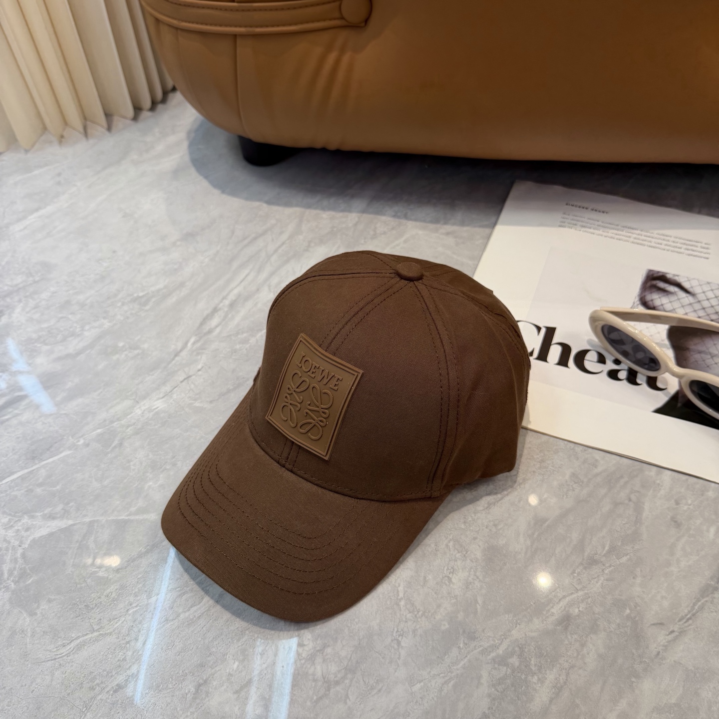 配防尘袋👒罗意威👒LOEWE新款原版原标设计棒球帽🧢质感超好，外部线条定位标准，做工精细，简约大气低价走