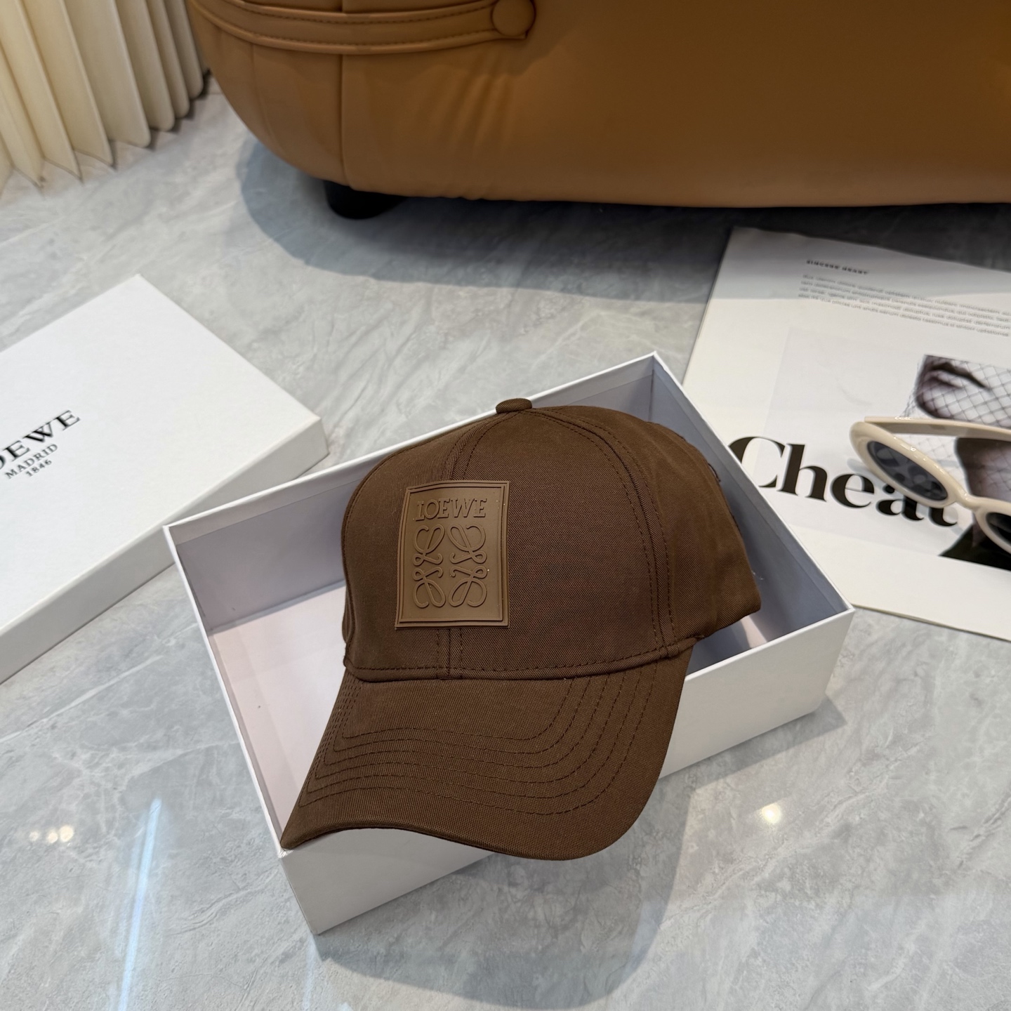 配防尘袋👒罗意威👒LOEWE新款原版原标设计棒球帽🧢质感超好，外部线条定位标准，做工精细，简约大气低价走