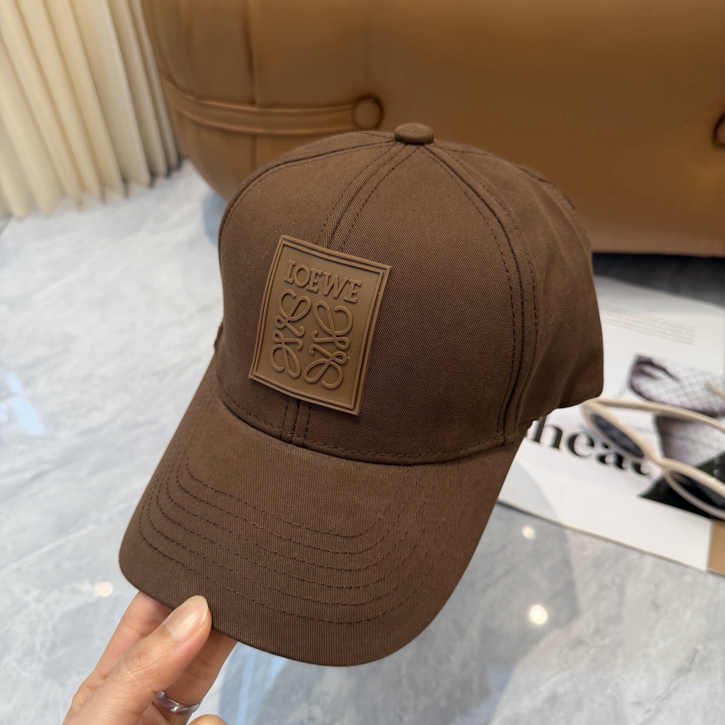 配防尘袋👒罗意威👒LOEWE新款原版原标设计棒球帽🧢质感超好，外部线条定位标准，做工精细，简约大气低价走