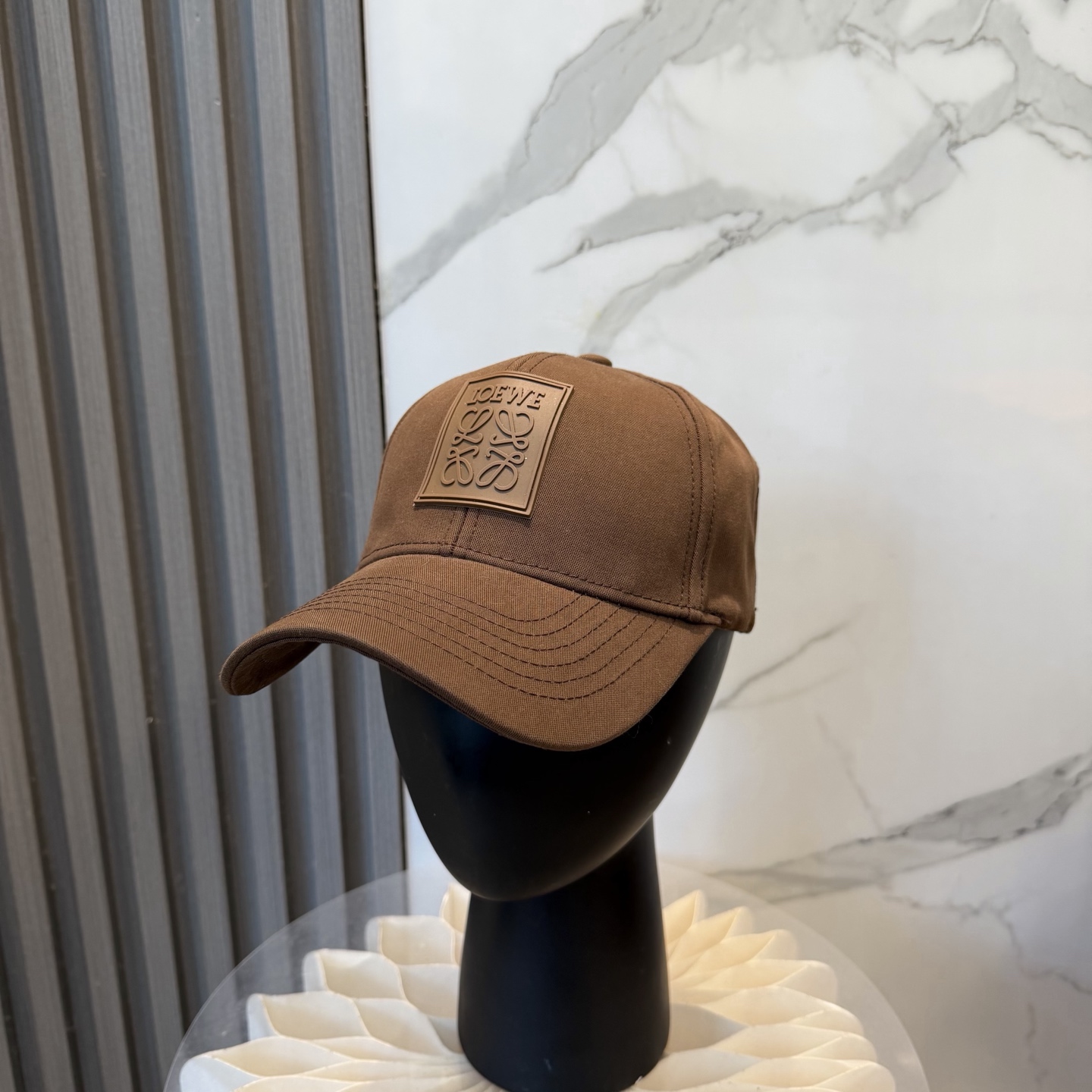 配防尘袋👒罗意威👒LOEWE新款原版原标设计棒球帽🧢质感超好，外部线条定位标准，做工精细，简约大气低价走