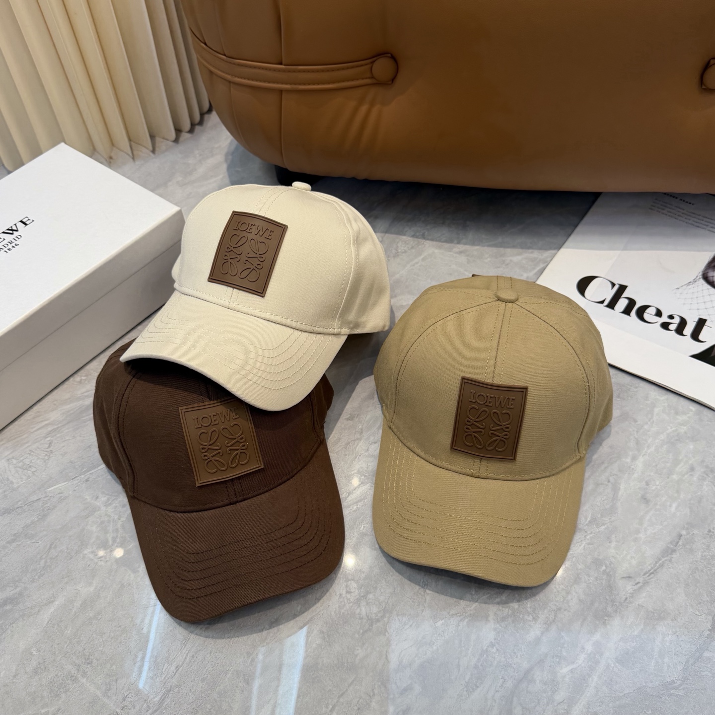 配防尘袋👒罗意威👒LOEWE新款原版原标设计棒球帽🧢质感超好，外部线条定位标准，做工精细，简约大气低价走