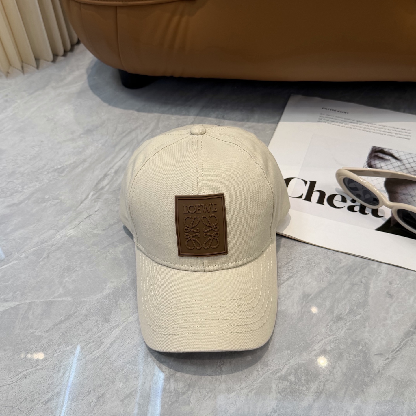 配防尘袋👒罗意威👒LOEWE新款原版原标设计棒球帽🧢质感超好，外部线条定位标准，做工精细，简约大气低价走