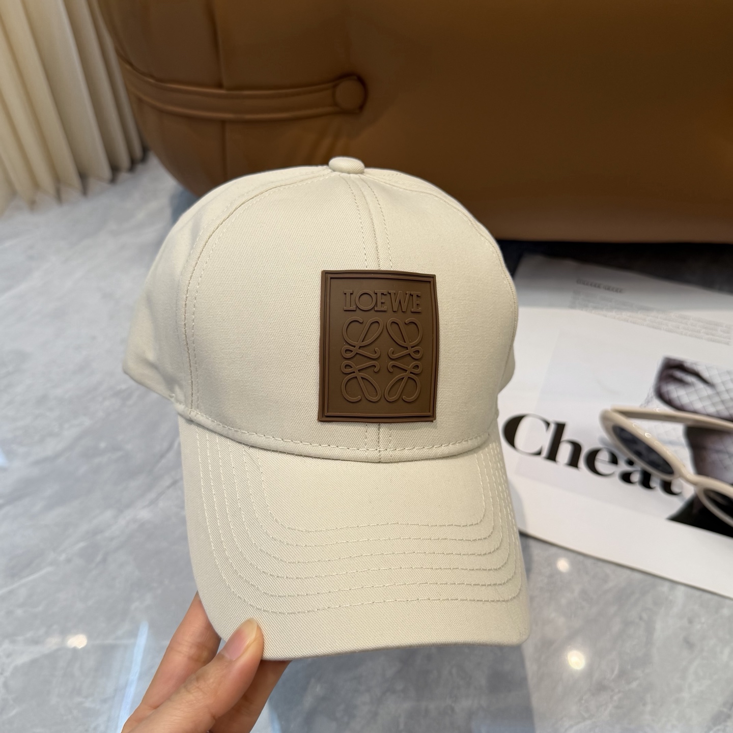 配防尘袋👒罗意威👒LOEWE新款原版原标设计棒球帽🧢质感超好，外部线条定位标准，做工精细，简约大气低价走