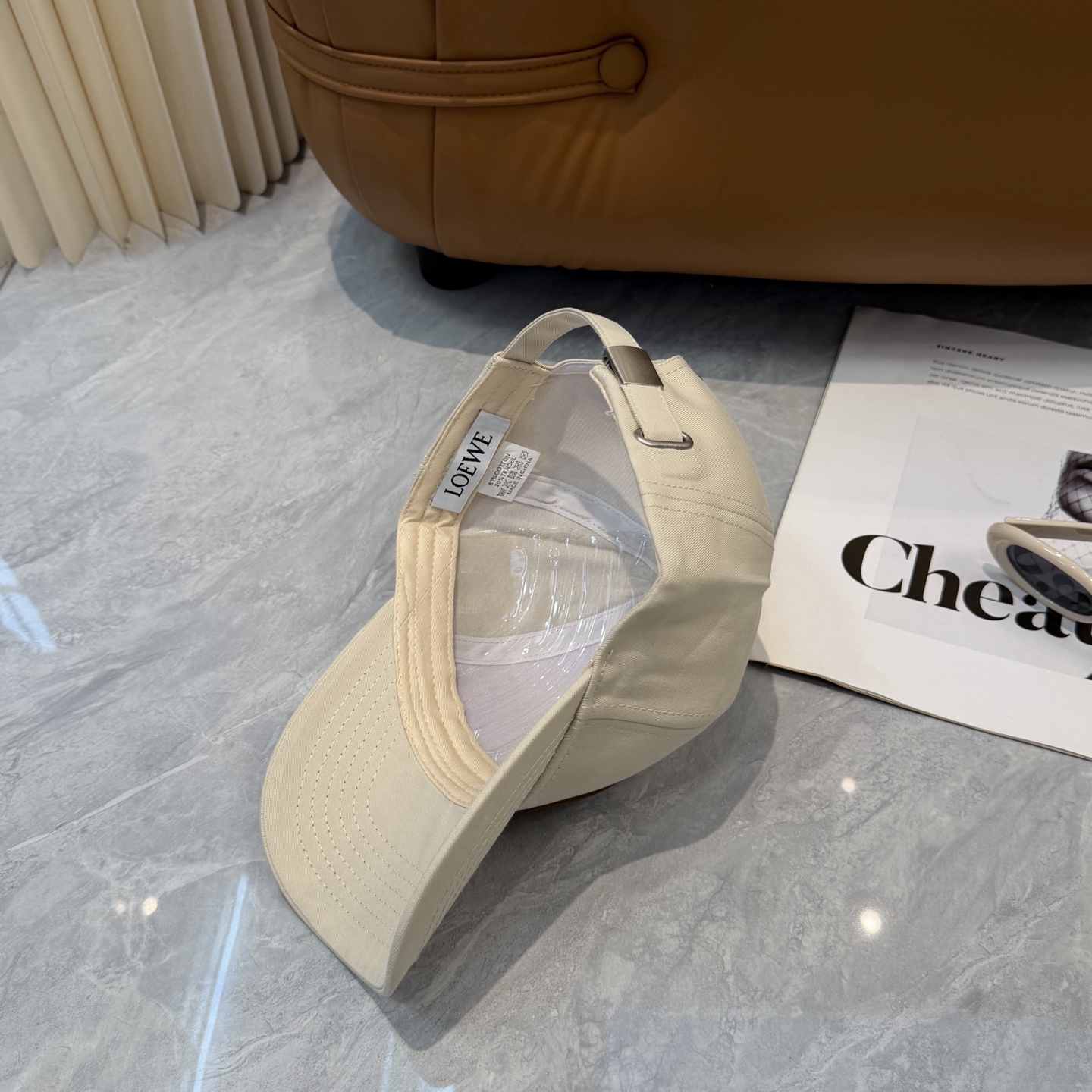 配防尘袋👒罗意威👒LOEWE新款原版原标设计棒球帽🧢质感超好，外部线条定位标准，做工精细，简约大气低价走