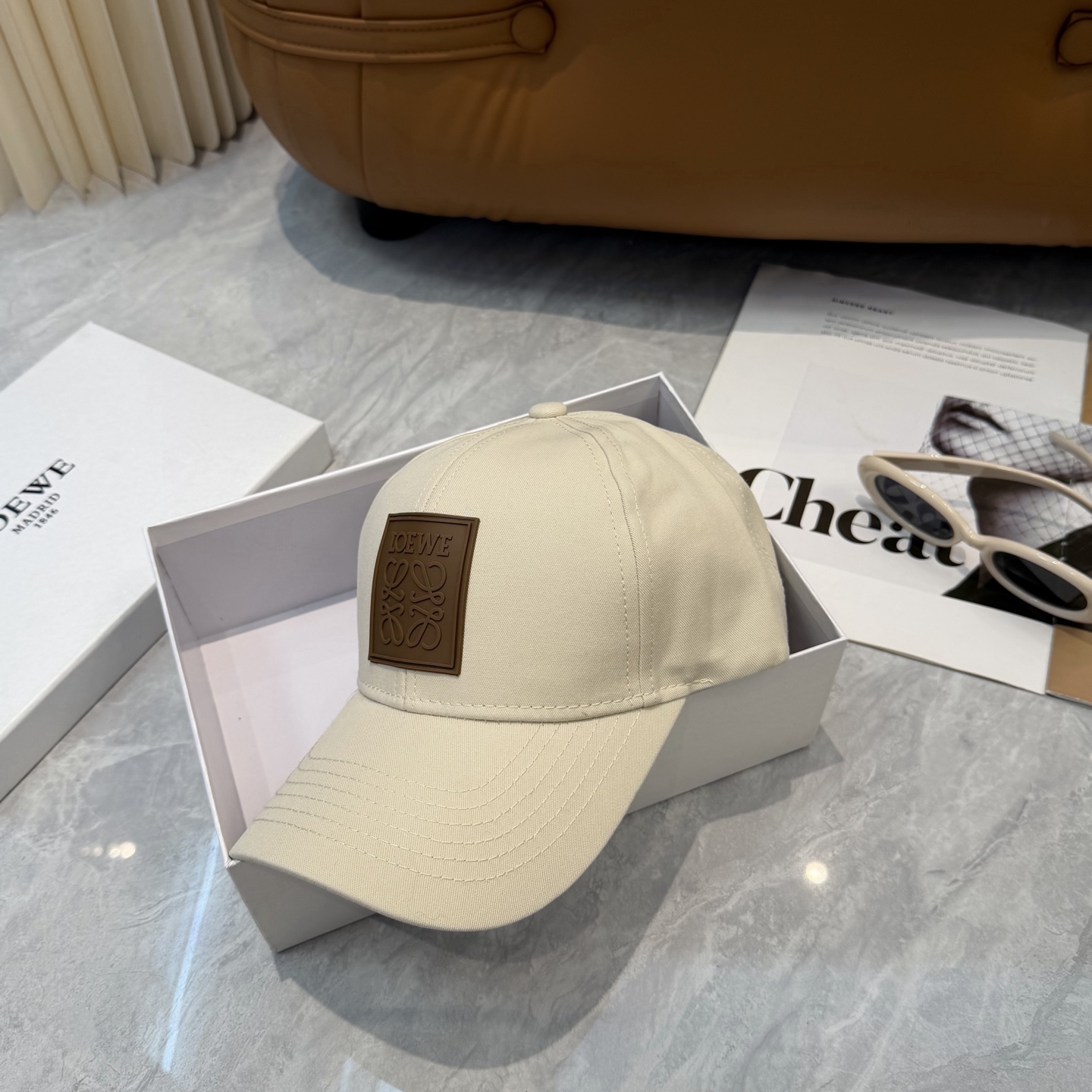 配防尘袋👒罗意威👒LOEWE新款原版原标设计棒球帽🧢质感超好，外部线条定位标准，做工精细，简约大气低价走