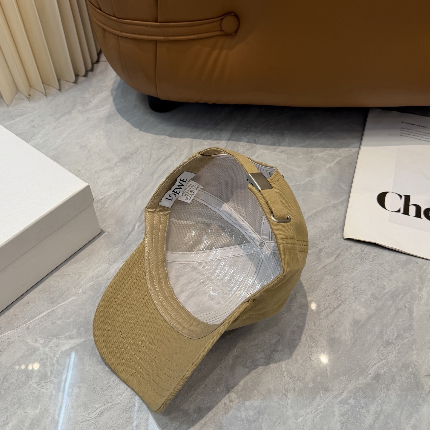 配防尘袋👒罗意威👒LOEWE新款原版原标设计棒球帽🧢质感超好，外部线条定位标准，做工精细，简约大气低价走