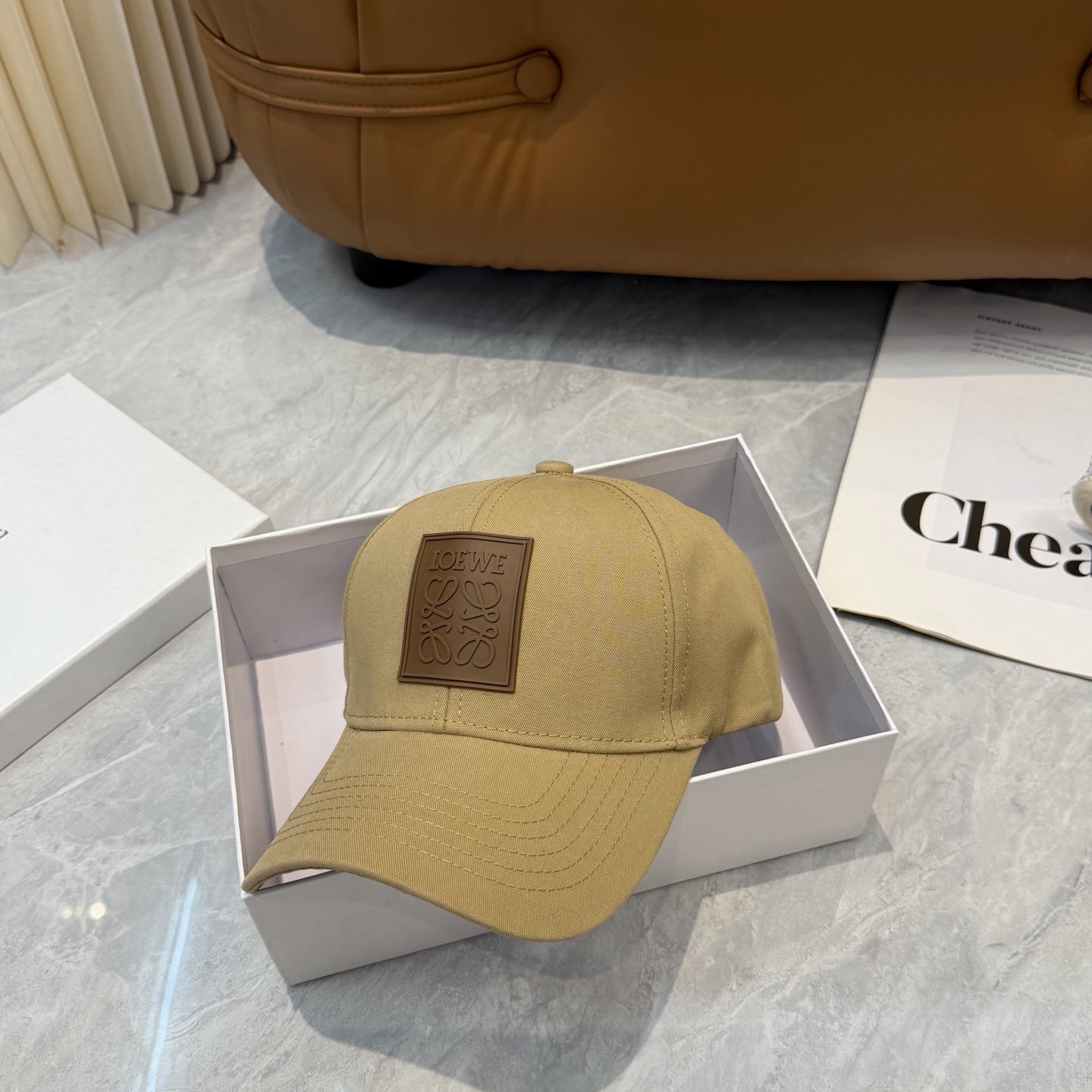 配防尘袋👒罗意威👒LOEWE新款原版原标设计棒球帽🧢质感超好，外部线条定位标准，做工精细，简约大气低价走