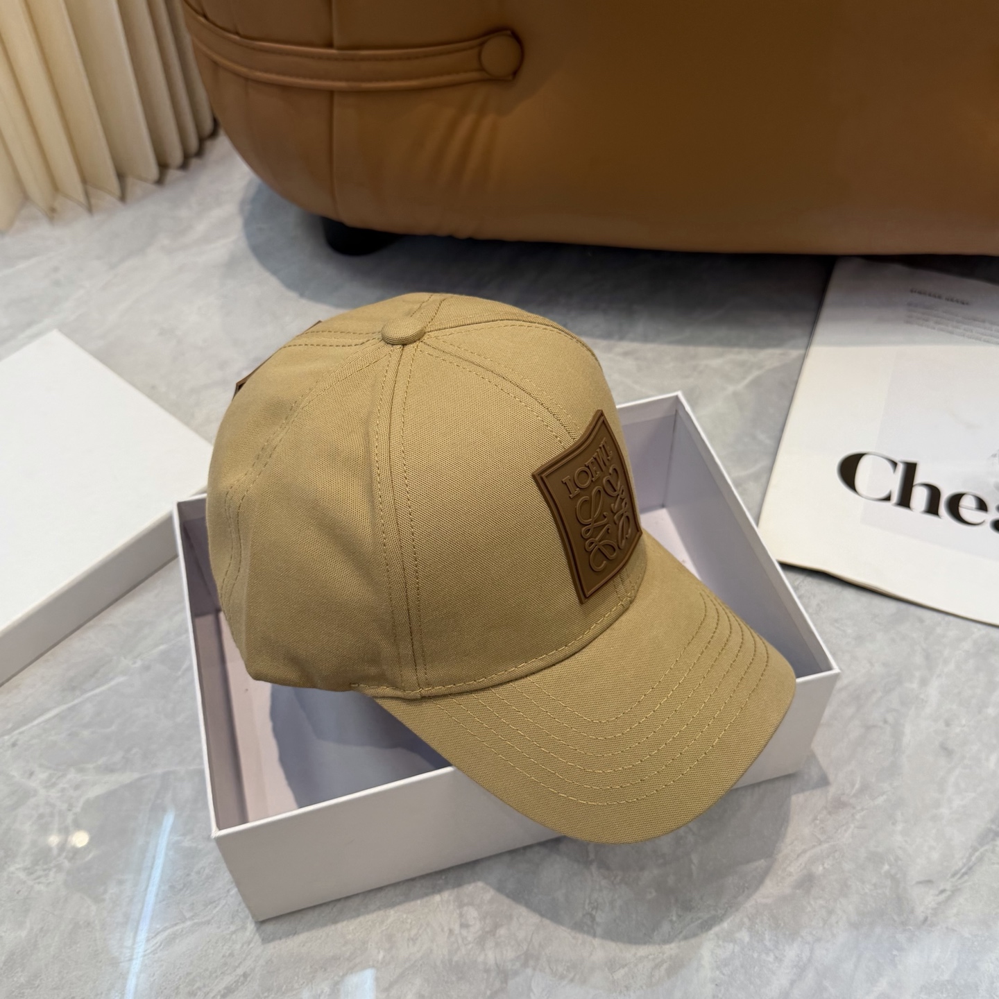 配防尘袋👒罗意威👒LOEWE新款原版原标设计棒球帽🧢质感超好，外部线条定位标准，做工精细，简约大气低价走