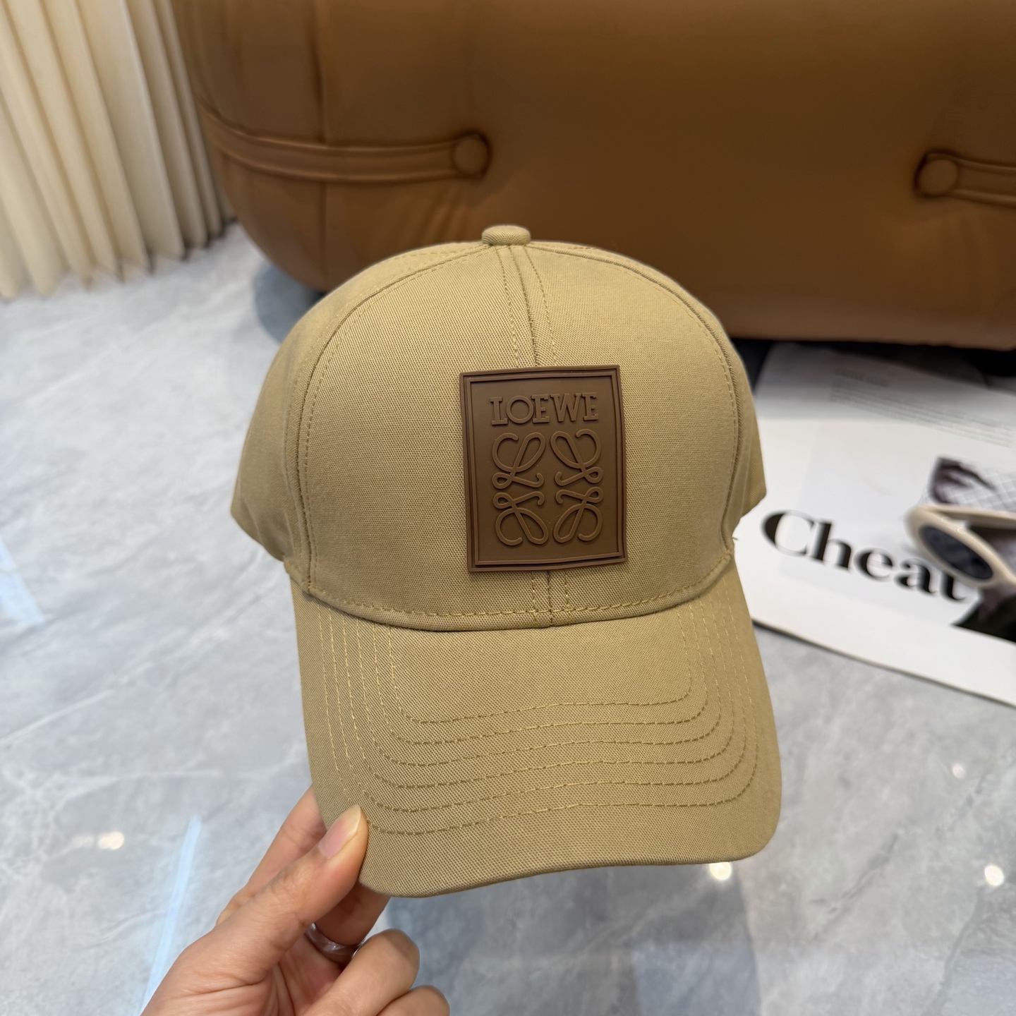 配防尘袋👒罗意威👒LOEWE新款原版原标设计棒球帽🧢质感超好，外部线条定位标准，做工精细，简约大气低价走