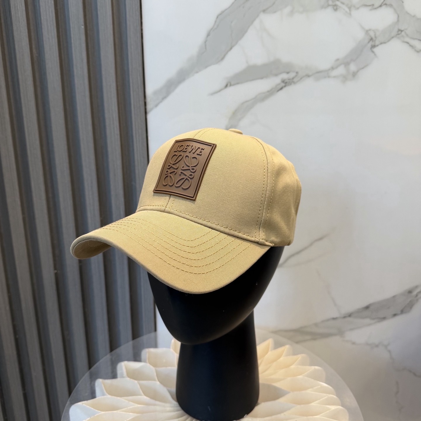 配防尘袋👒罗意威👒LOEWE新款原版原标设计棒球帽🧢质感超好，外部线条定位标准，做工精细，简约大气低价走